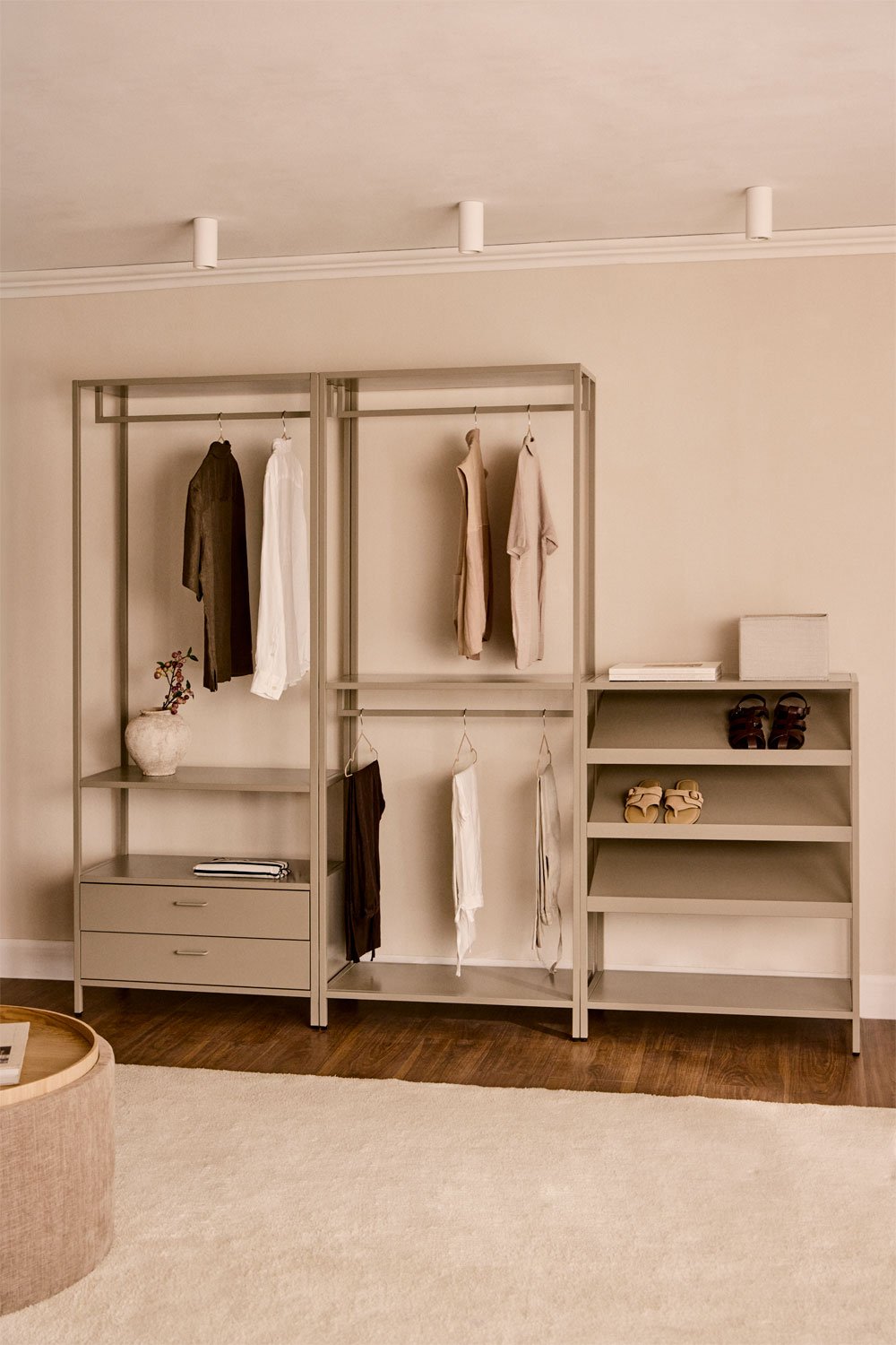 Armario modular abierto de 3 piezas con zapatero bajo en acero Janine, imagen de galería 1