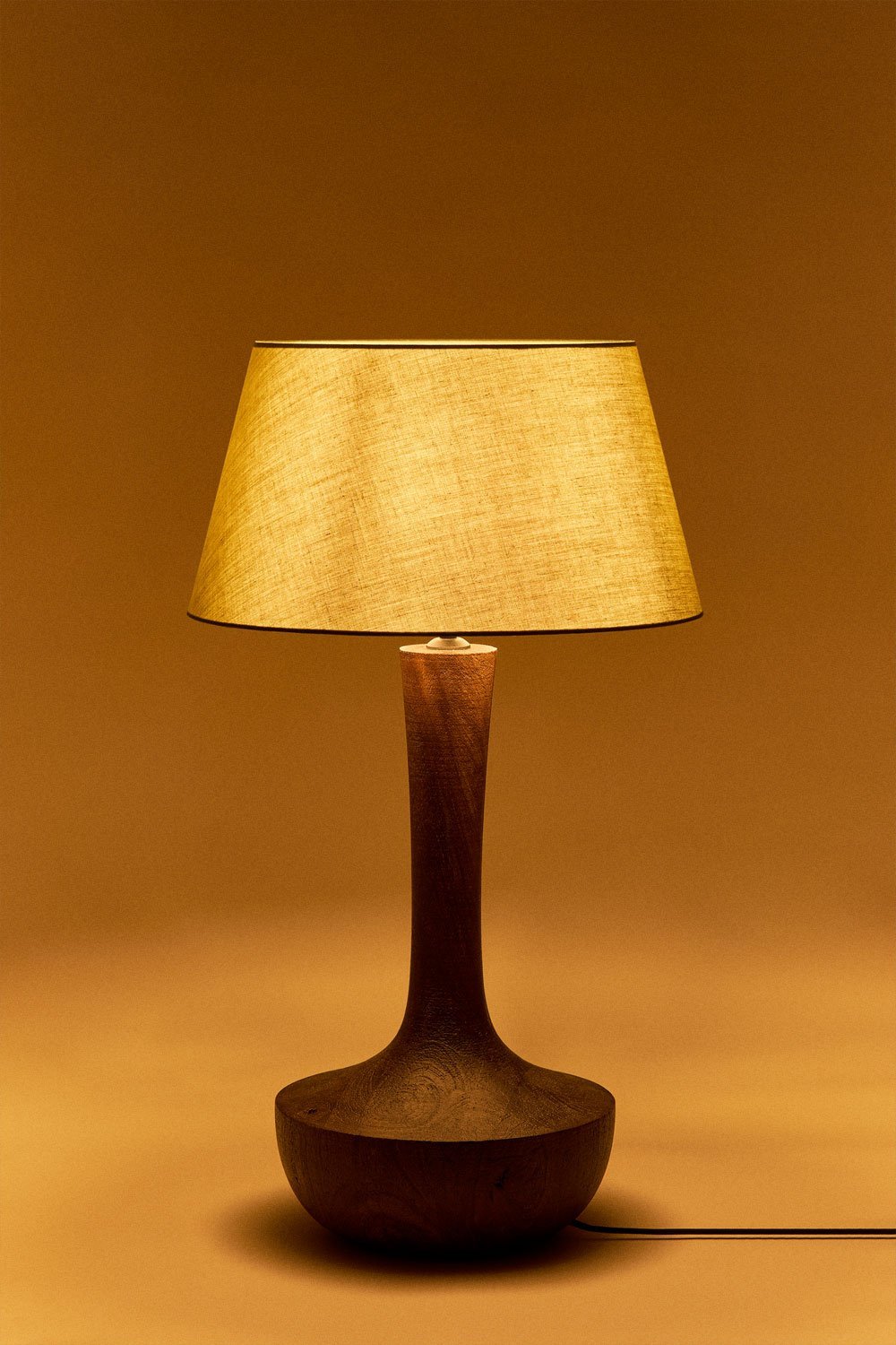 Lámpara de mesa en madera de mango Sintra, imagen de galería 2