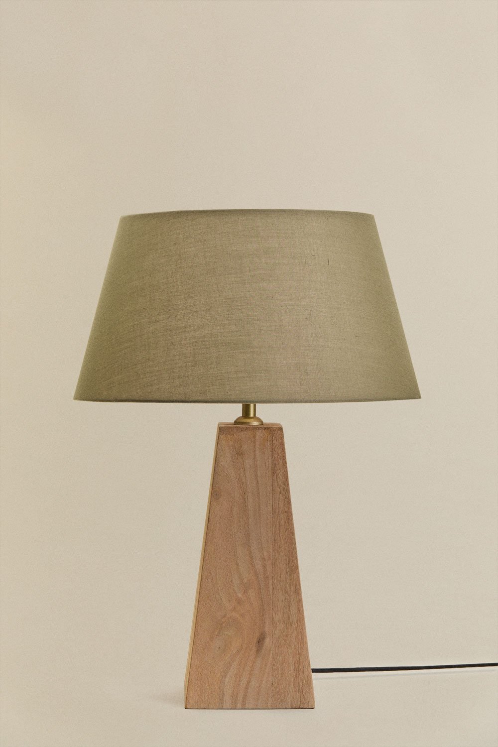 Lámpara de mesa en madera de mango Taraua, imagen de galería 1