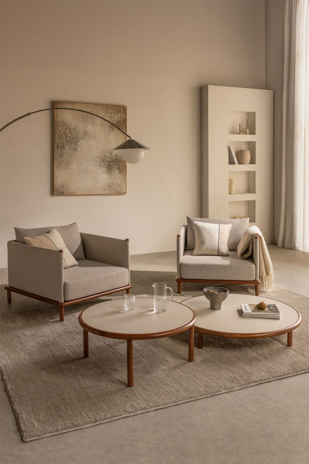 Conjunto de salón con 2 sillones y 2 mesas de centro redondas en madera de acacia Olivia, imagen de galería 1