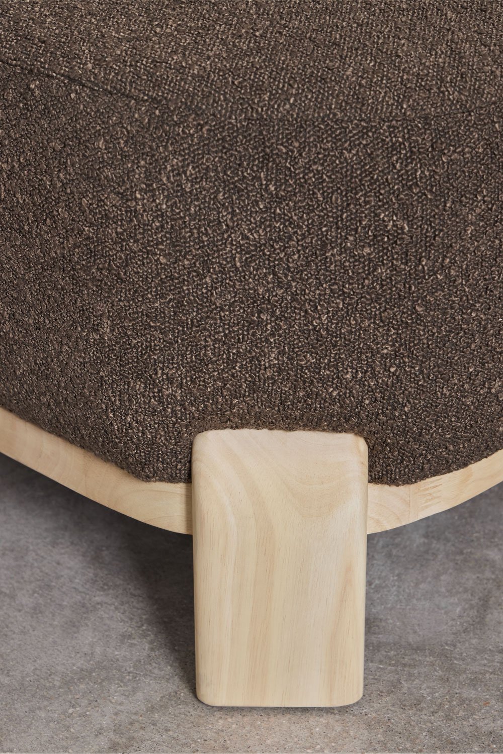 Sillón en madera de caucho tapizado Eldred, imagen de galería 7