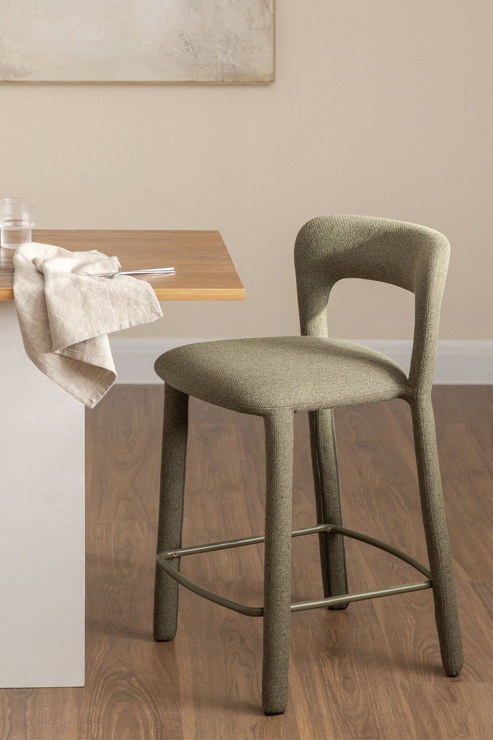 Pack de 2 taburetes altos 65 cm con respaldo en tela verde salvia Brusel, imagen de galería 1