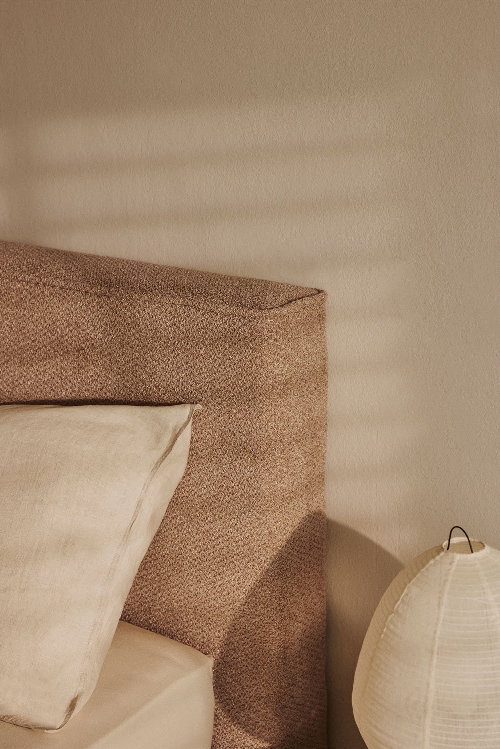 Cama en tela chenilla gruesa Jokin, imagen de galería 2