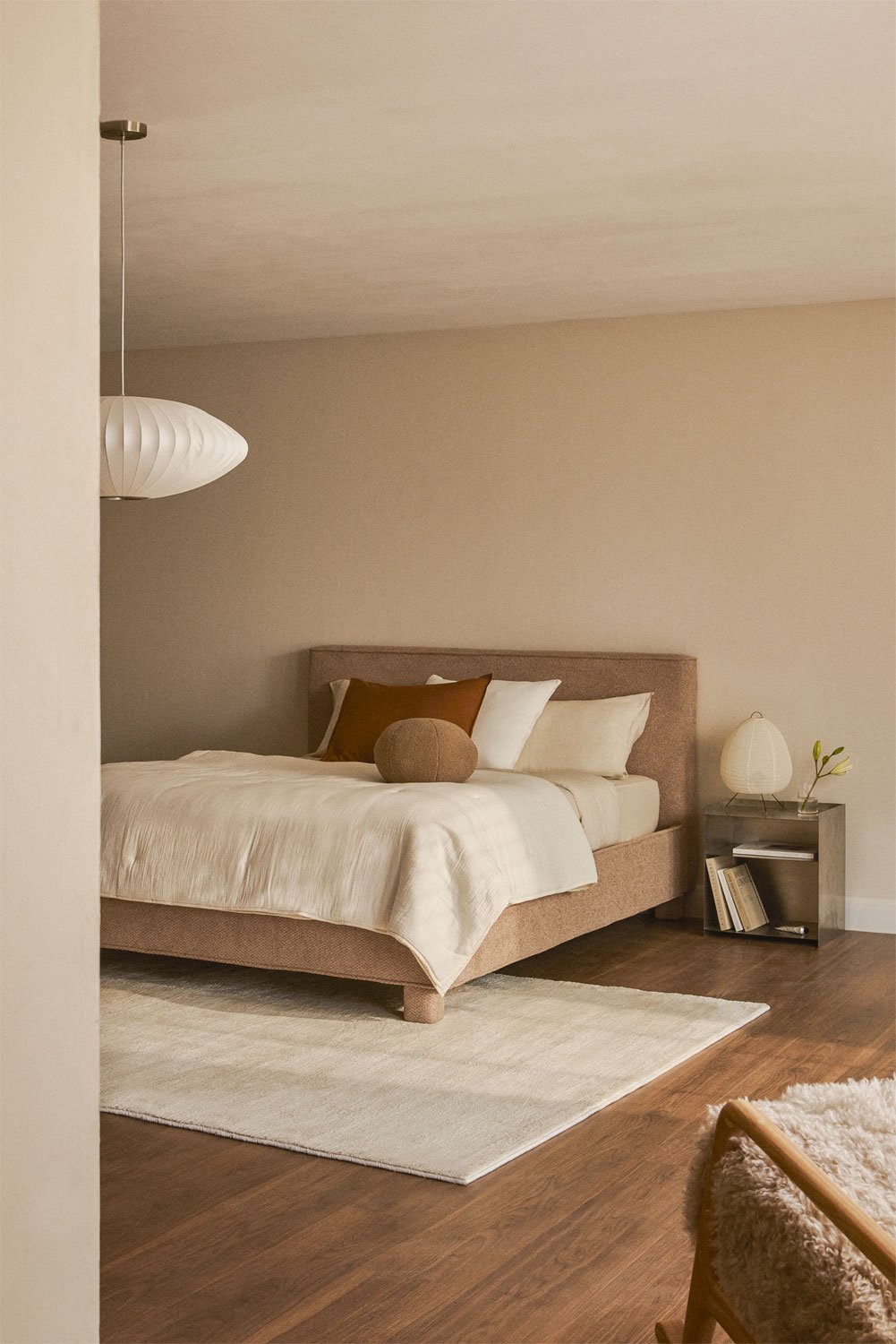 Cama en tela chenilla gruesa Jokin, imagen de galería 1