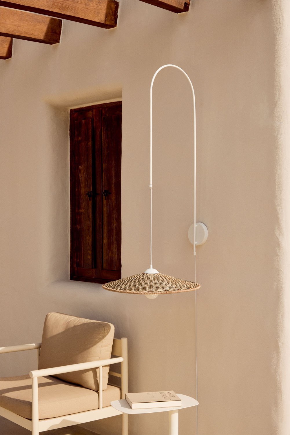 Lámpara de pared para exterior en hierro y ratán sintético Sopant , imagen de galería 1