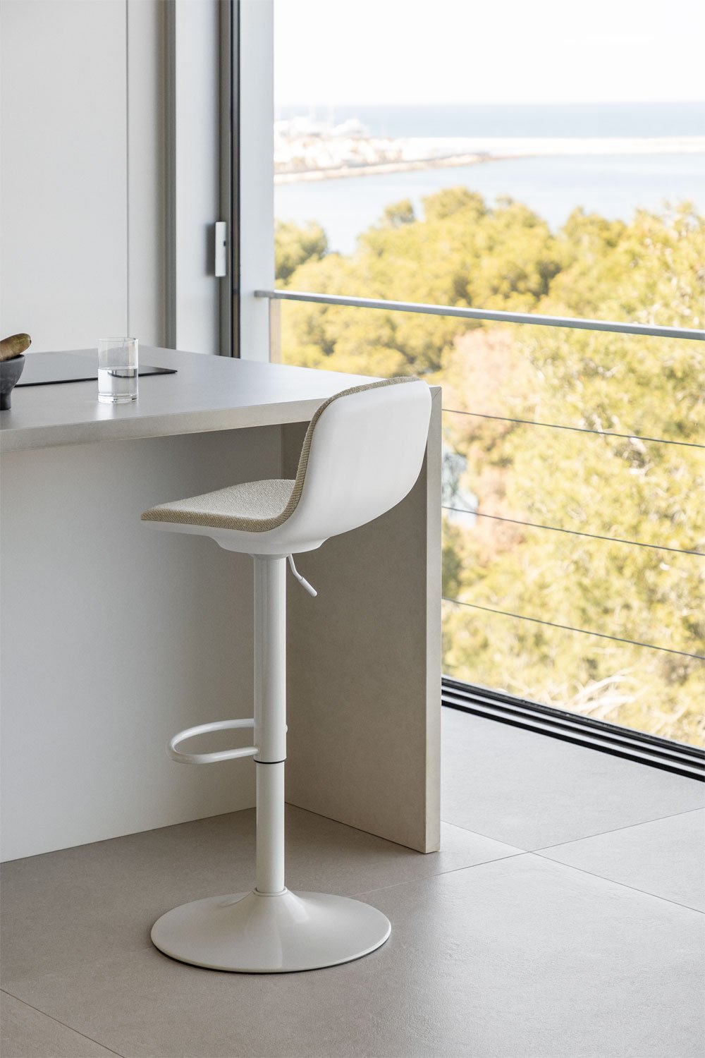 Taburete alto regulable en bouclé blanco Odeon, imagen de galería 1