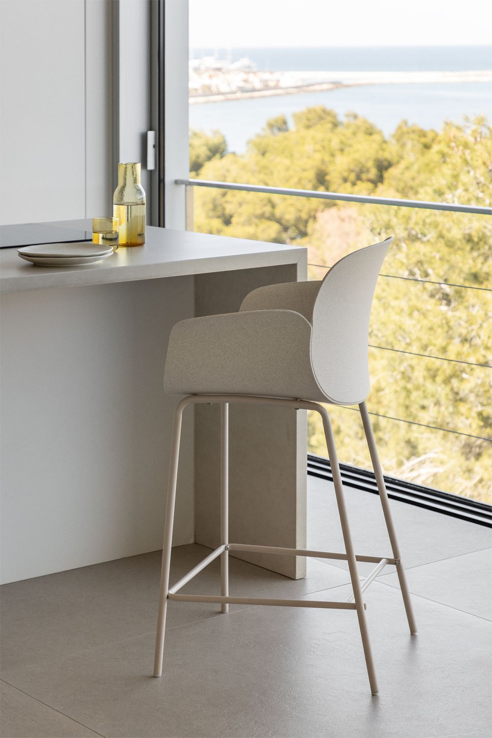 Pack de 4 taburetes altos 65 cm en polipropileno y hierro blanco piedra Lynette, imagen de galería 1