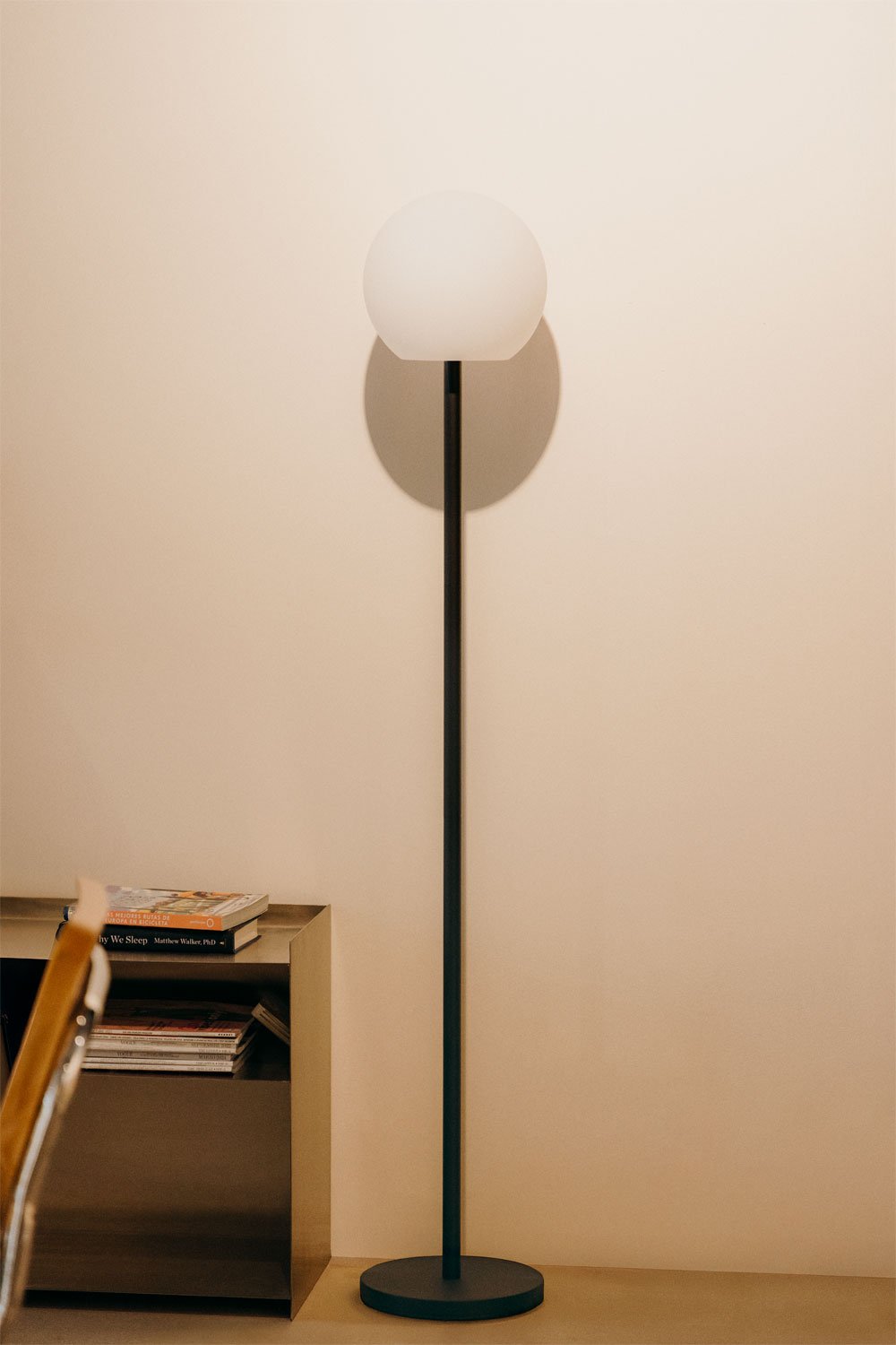 Lámpara de pie LED inalámbrica en hierro Kiemery, imagen de galería 1