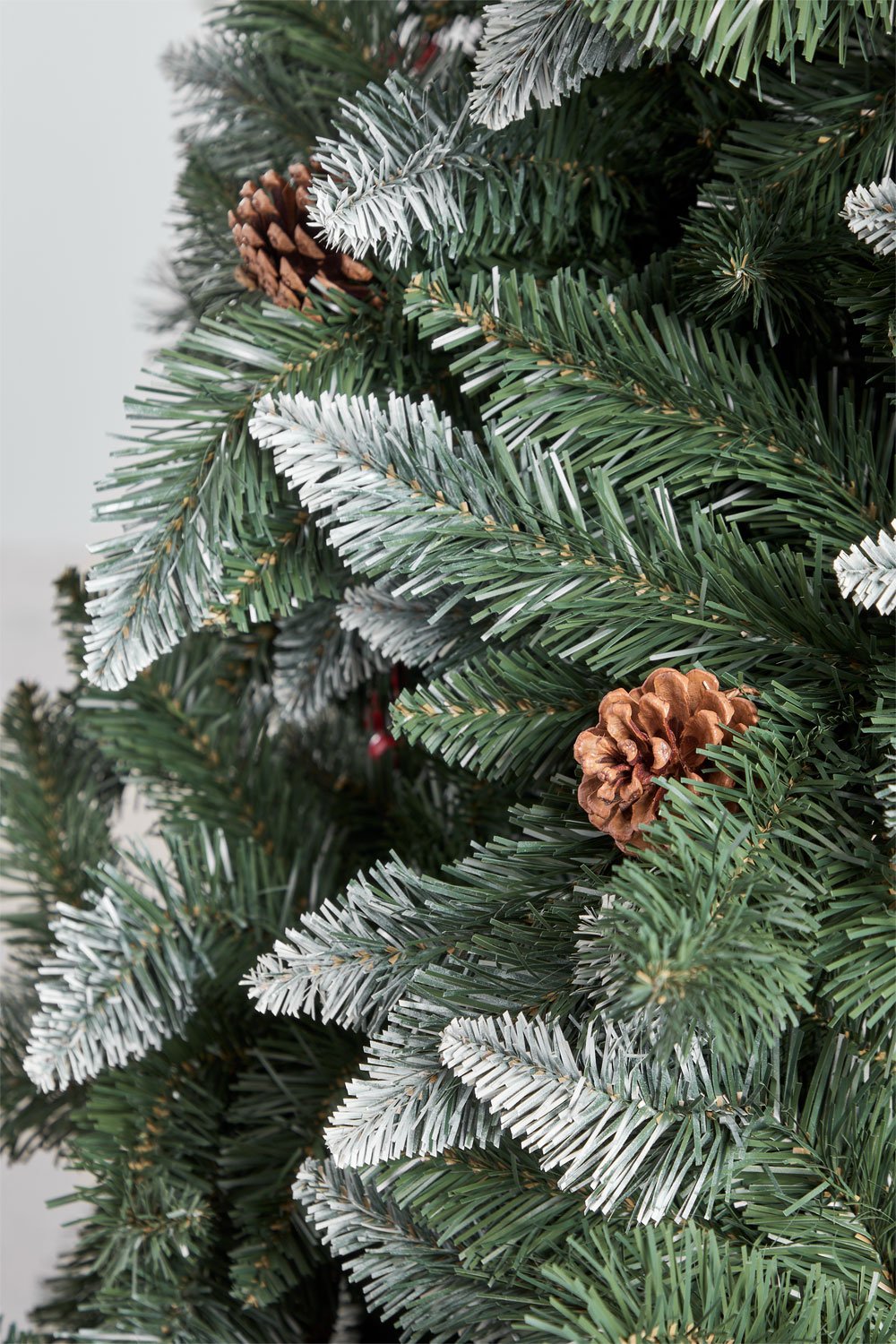 Árbol de Navidad con piñas decorativas y bayas rojas Livigno, imagen de galería 2