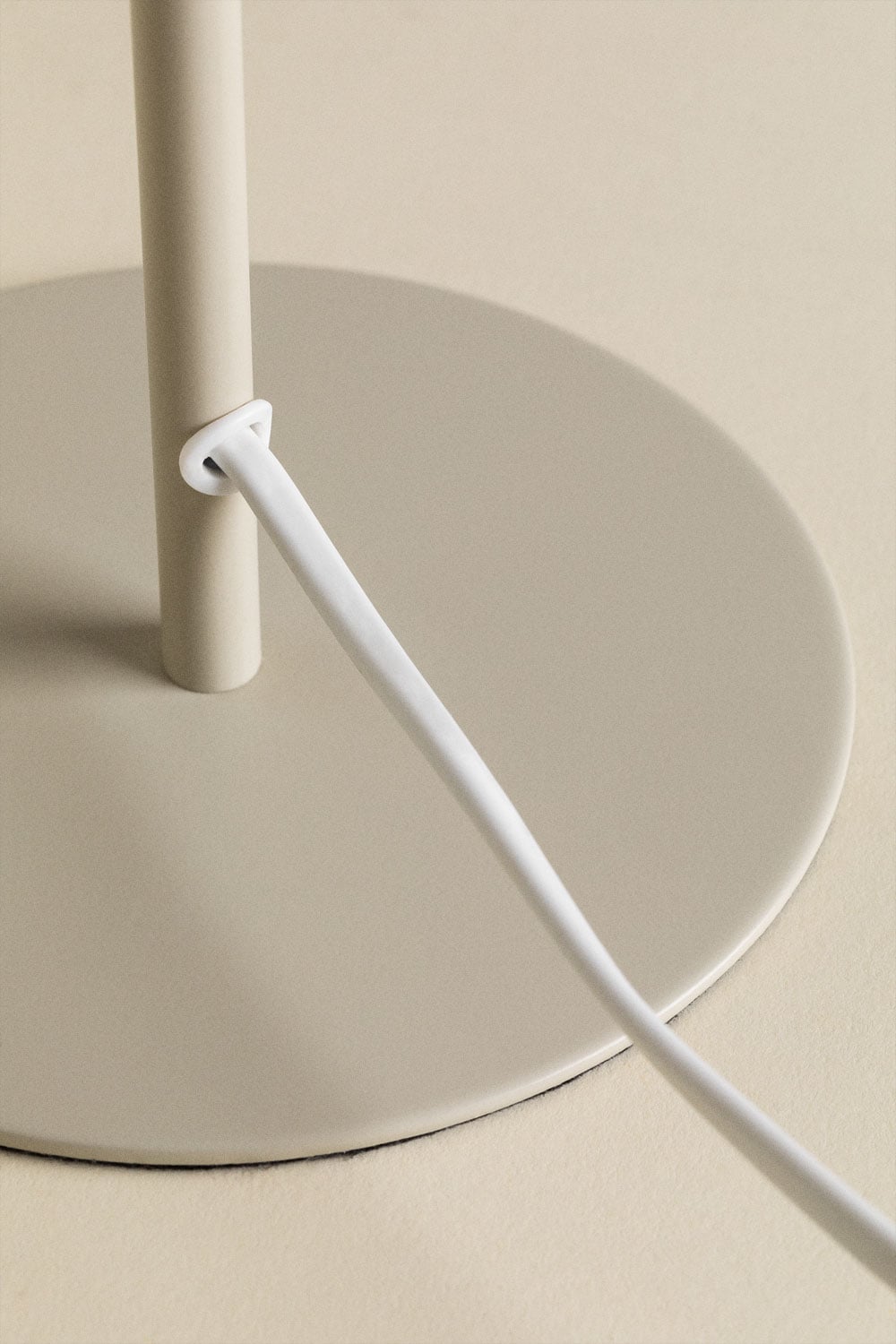 Lámpara de mesa en hierro Alnair, imagen de galer&iacute;a 5