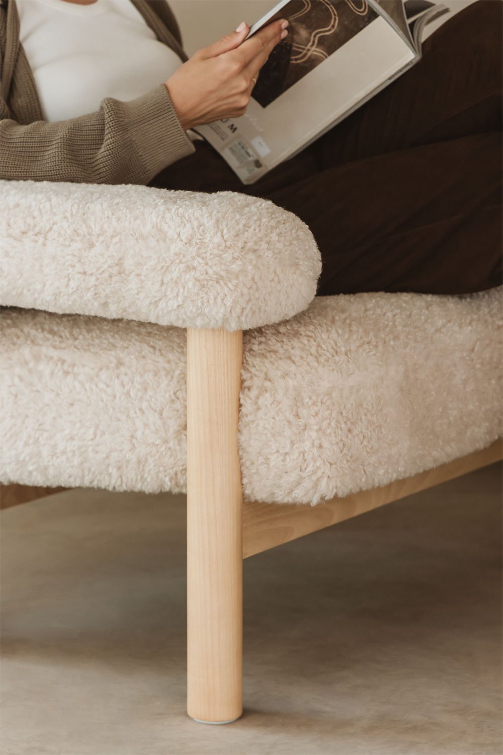 Sillón en madera de fresno tapizado Bernia, imagen de galería 2