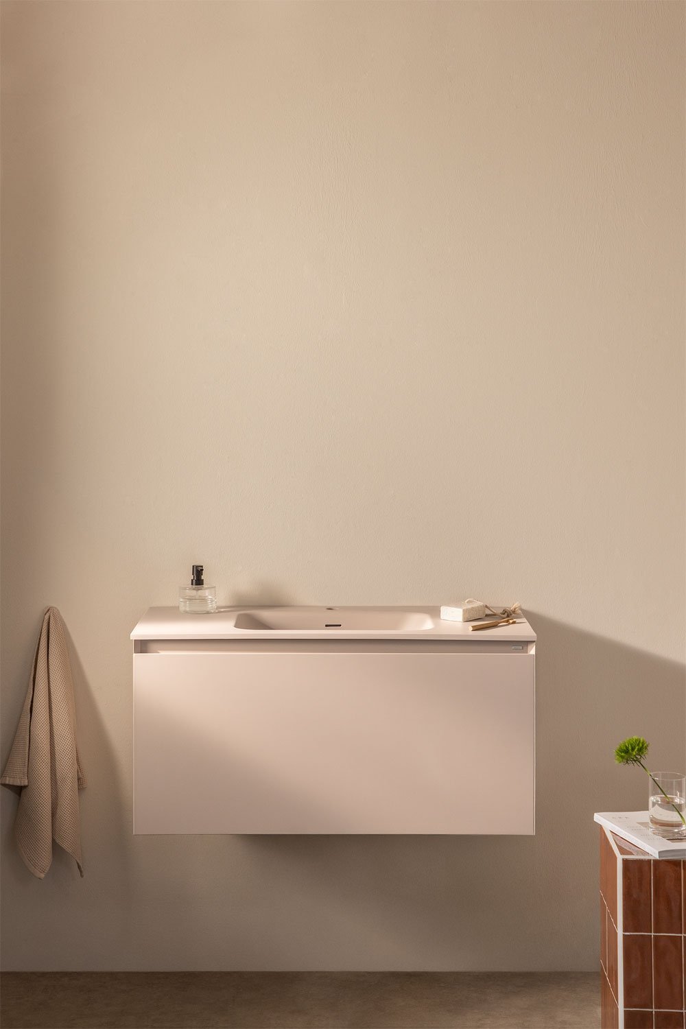 Conjunto de mueble de baño en madera con lavabo integrado Macrae    , imagen de galería 1
