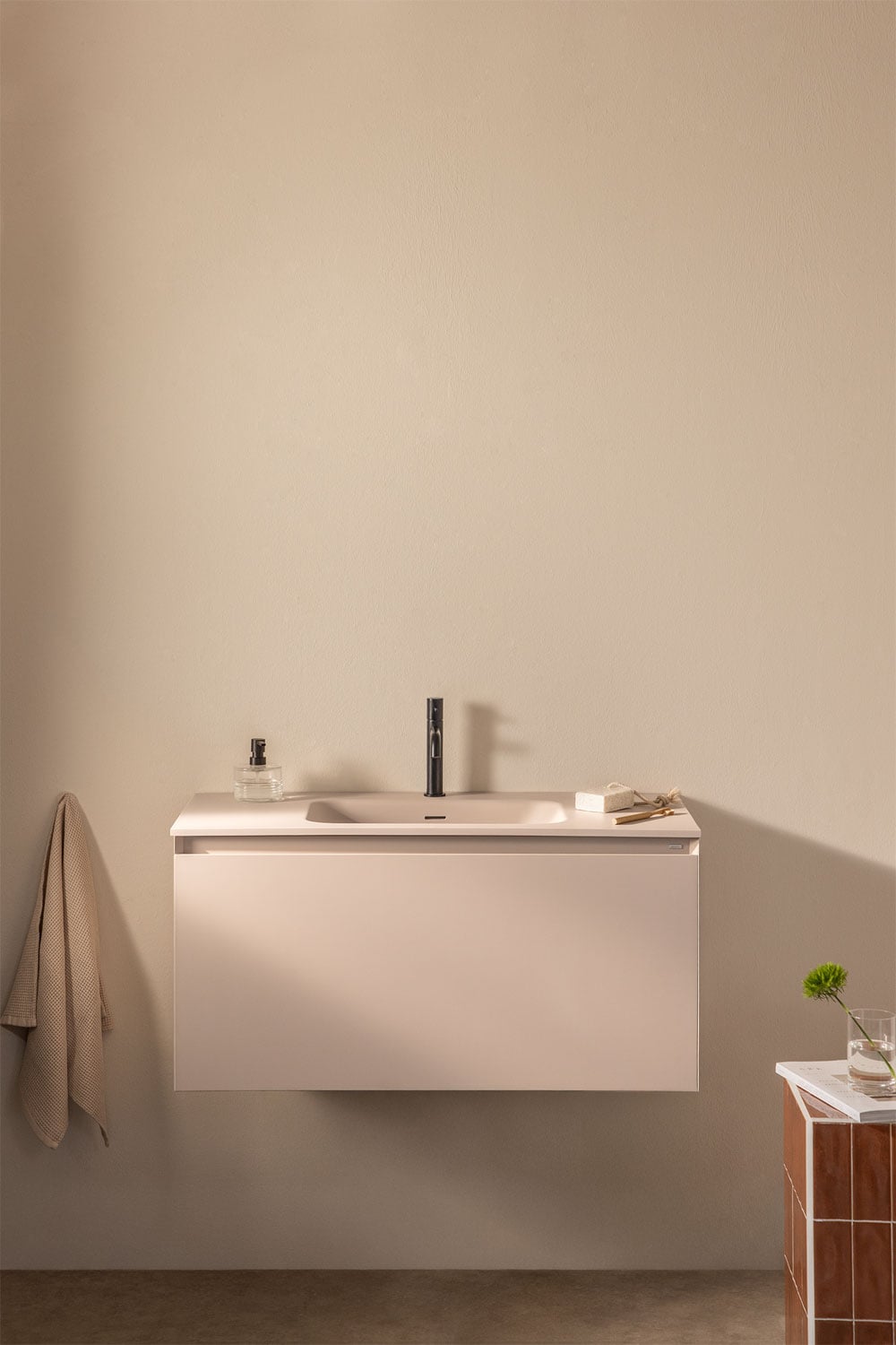 Conjunto de mueble de baño suspendido en madera con lavabo integrado Macrae    , imagen de galer&iacute;a 1