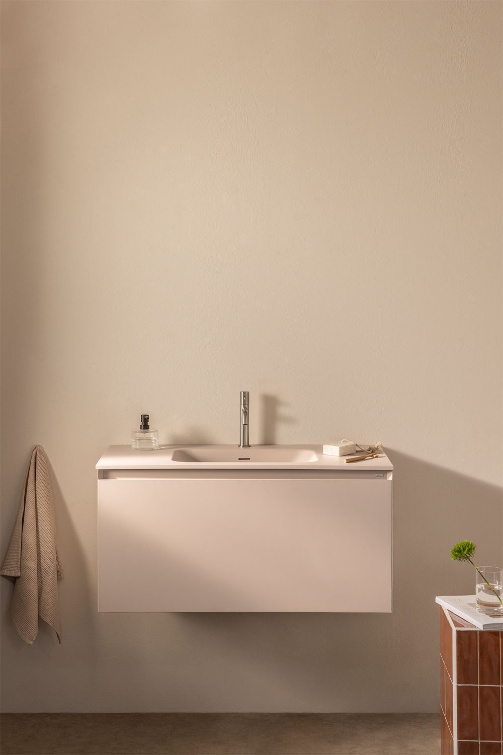 Conjunto de mueble de baño en madera con lavabo integrado Macrae    , imagen de galería 1