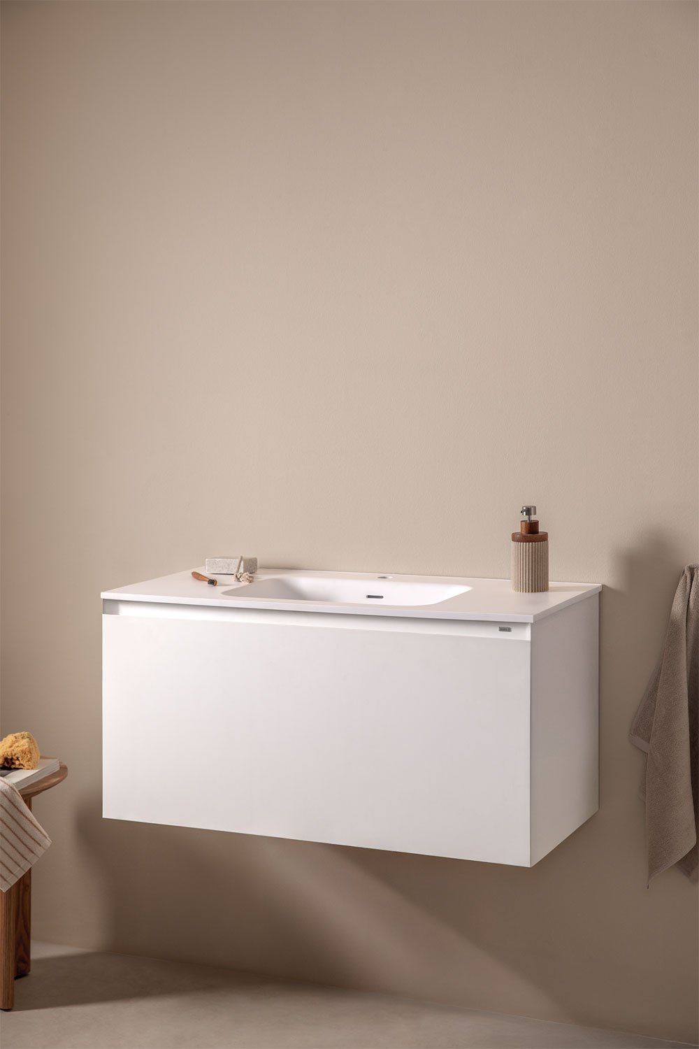 Conjunto de mueble de baño en madera con lavabo integrado Macrae    , imagen de galería 1