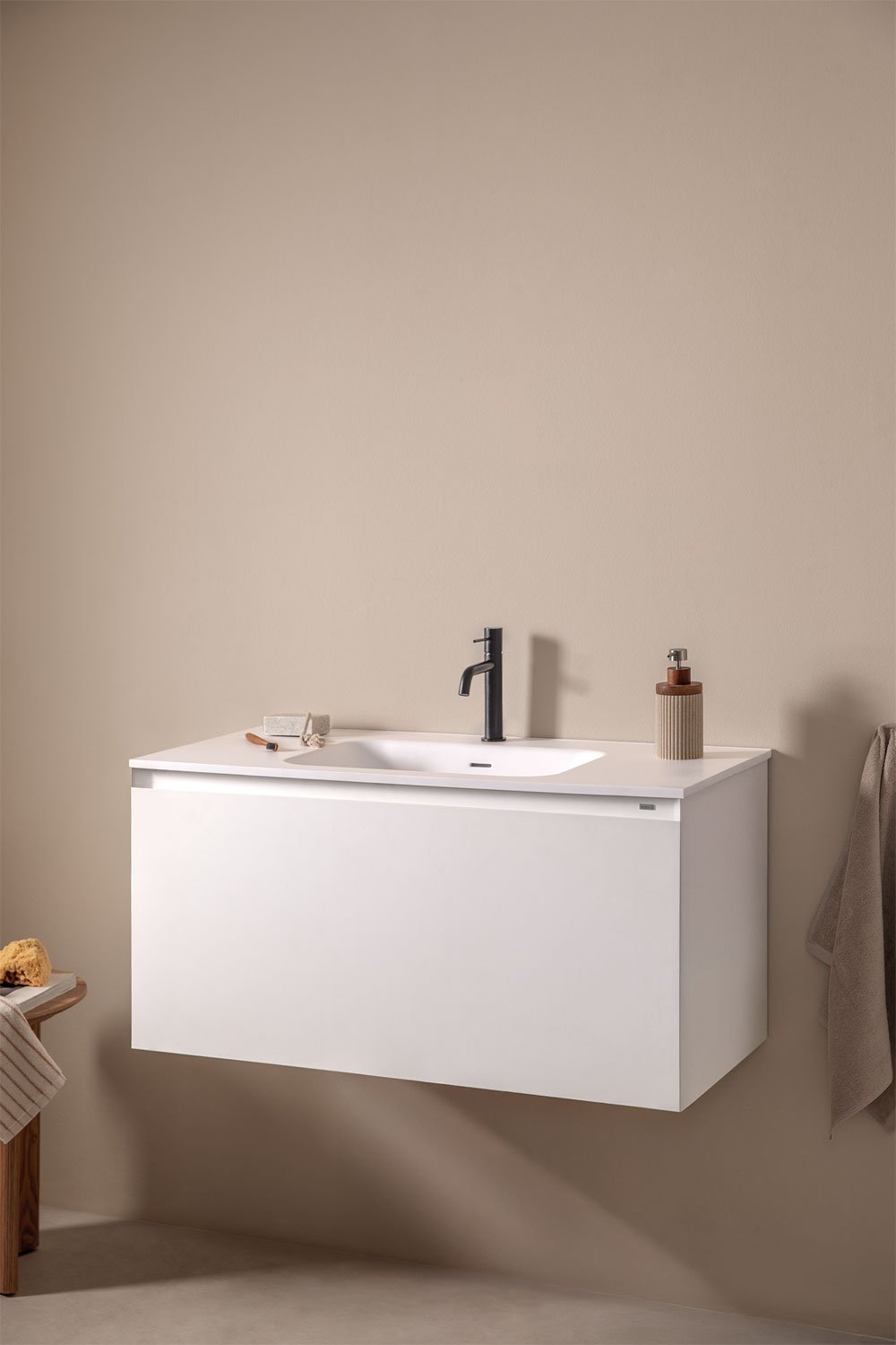 Conjunto de mueble de baño en madera con lavabo integrado Macrae    , imagen de galería 1