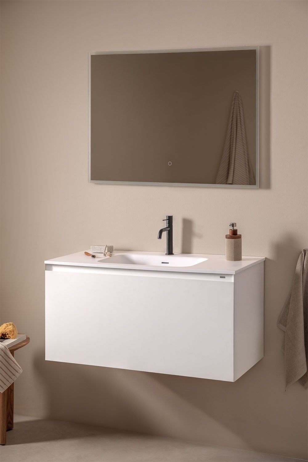 Conjunto de mueble de baño en madera con lavabo integrado Macrae    , imagen de galería 1