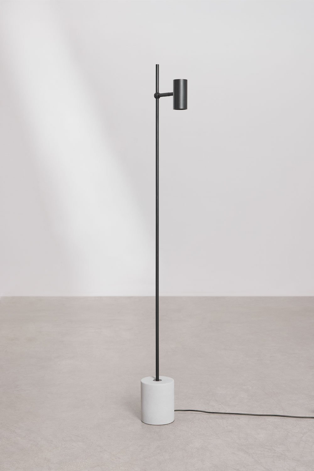 Lámpara de pie LED direccionable en aluminio y hormigón Nevis , imagen de galería 3