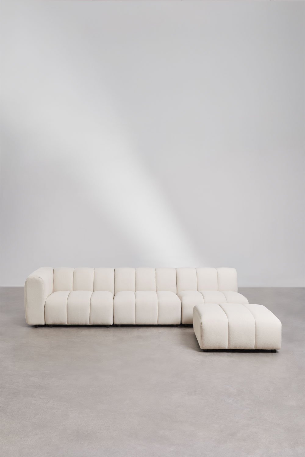 Sofá modular esquinero izquierdo de 3 piezas y puff en tela bouclé Eliot, imagen de galería 3