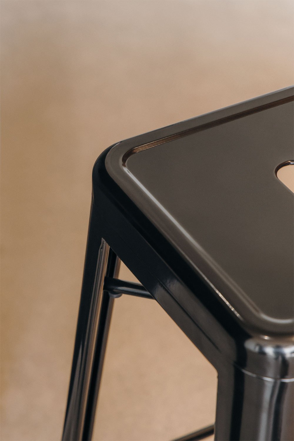 Taburete alto apilable en acero Lix, imagen de galería 2