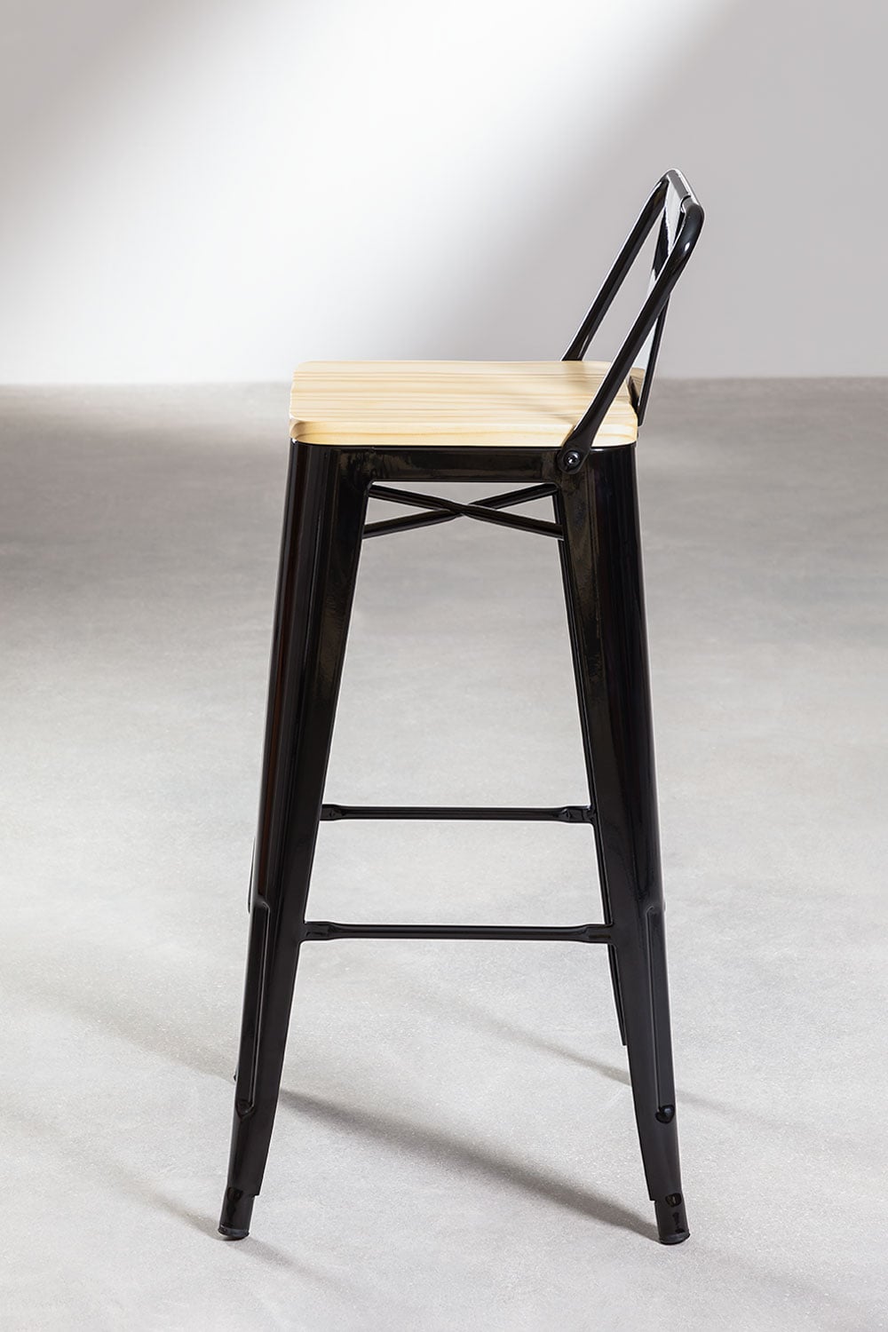 Pack de 2 taburetes altos 75 cm con respaldo en acero negro y marrón madera natural Lix, imagen de galer&iacute;a 4