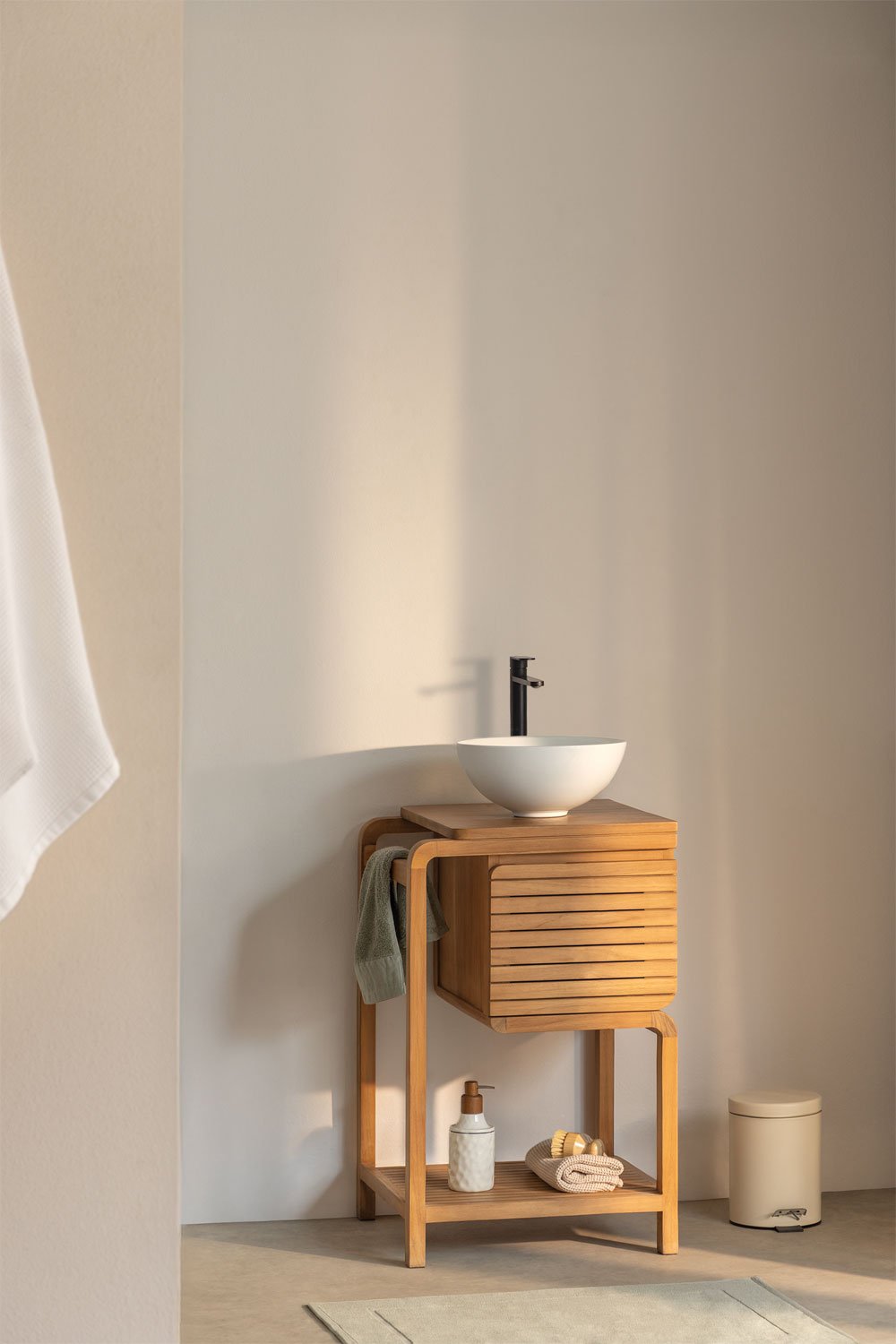 Conjunto de mueble de baño en madera de teca Bradley, imagen de galería 1