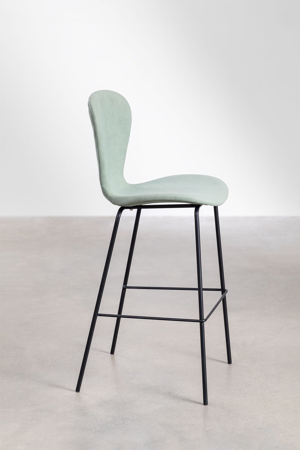 Taburete alto 75 cm en tela celadón y patas en hierro negro Uit, imagen de galería 2