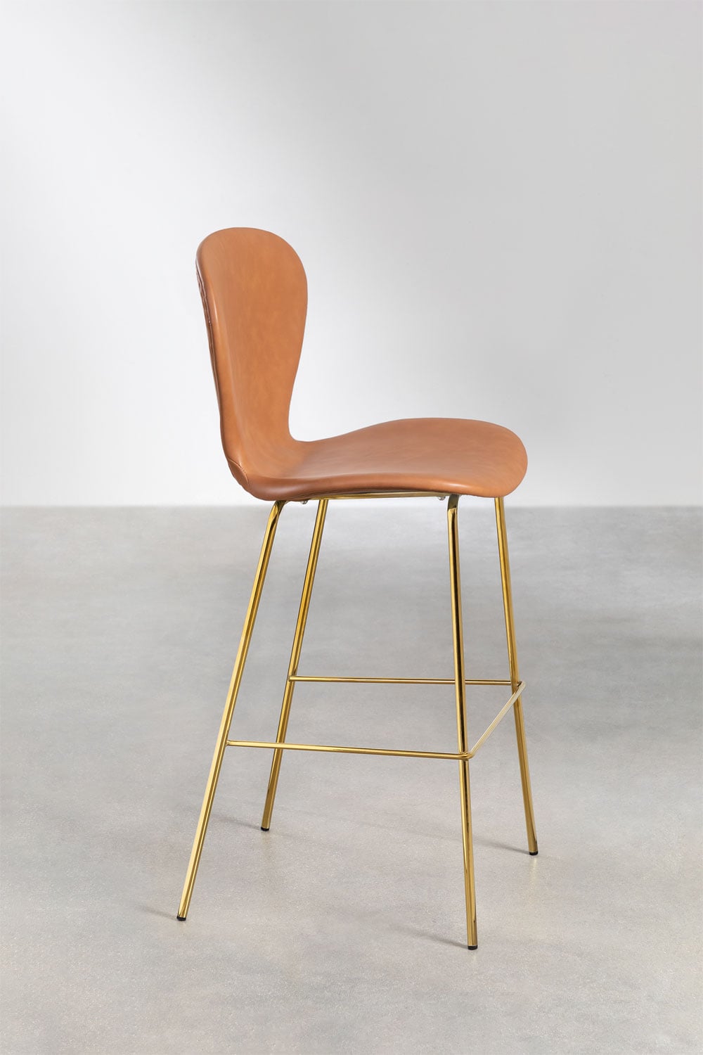 Taburete alto 75 cm en polipiel camel y patas en hierro dorado Uit, imagen de galer&iacute;a 2