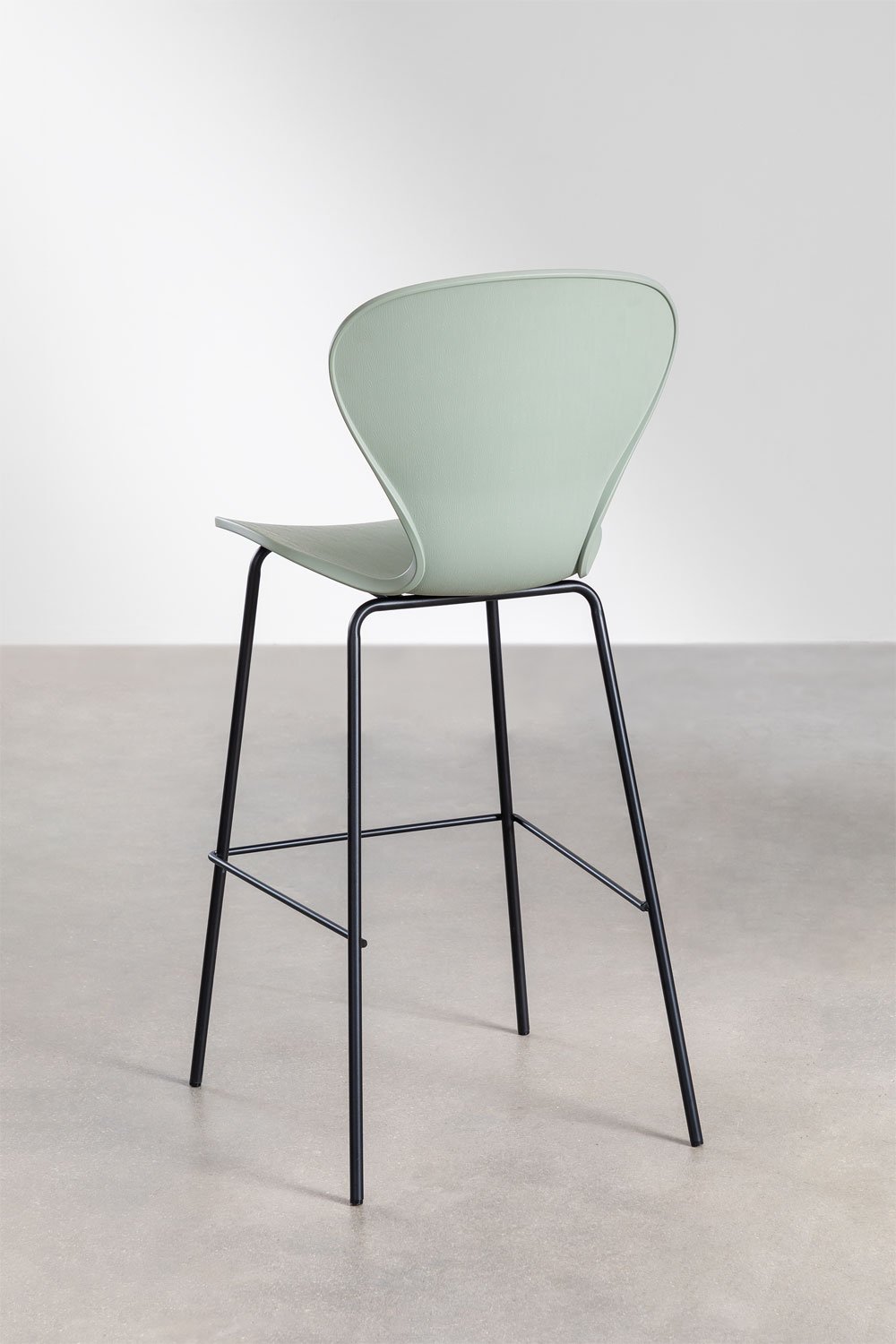 Taburete alto 75 cm celadón y patas en hierro negro Uit, imagen de galería 3