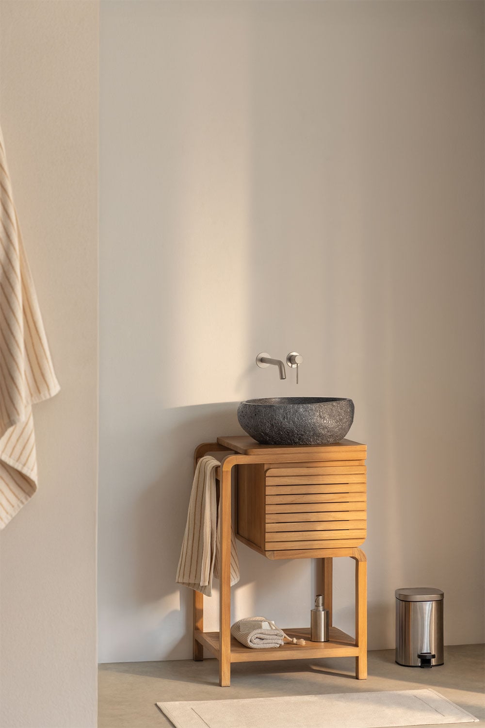 Conjunto de mueble de baño en madera de teca Bradley, imagen de galer&iacute;a 1