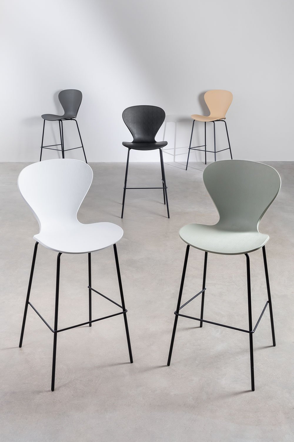 Pack de 2 taburetes altos 75 cm celadón y patas en hierro negro Uit, imagen de galería 7