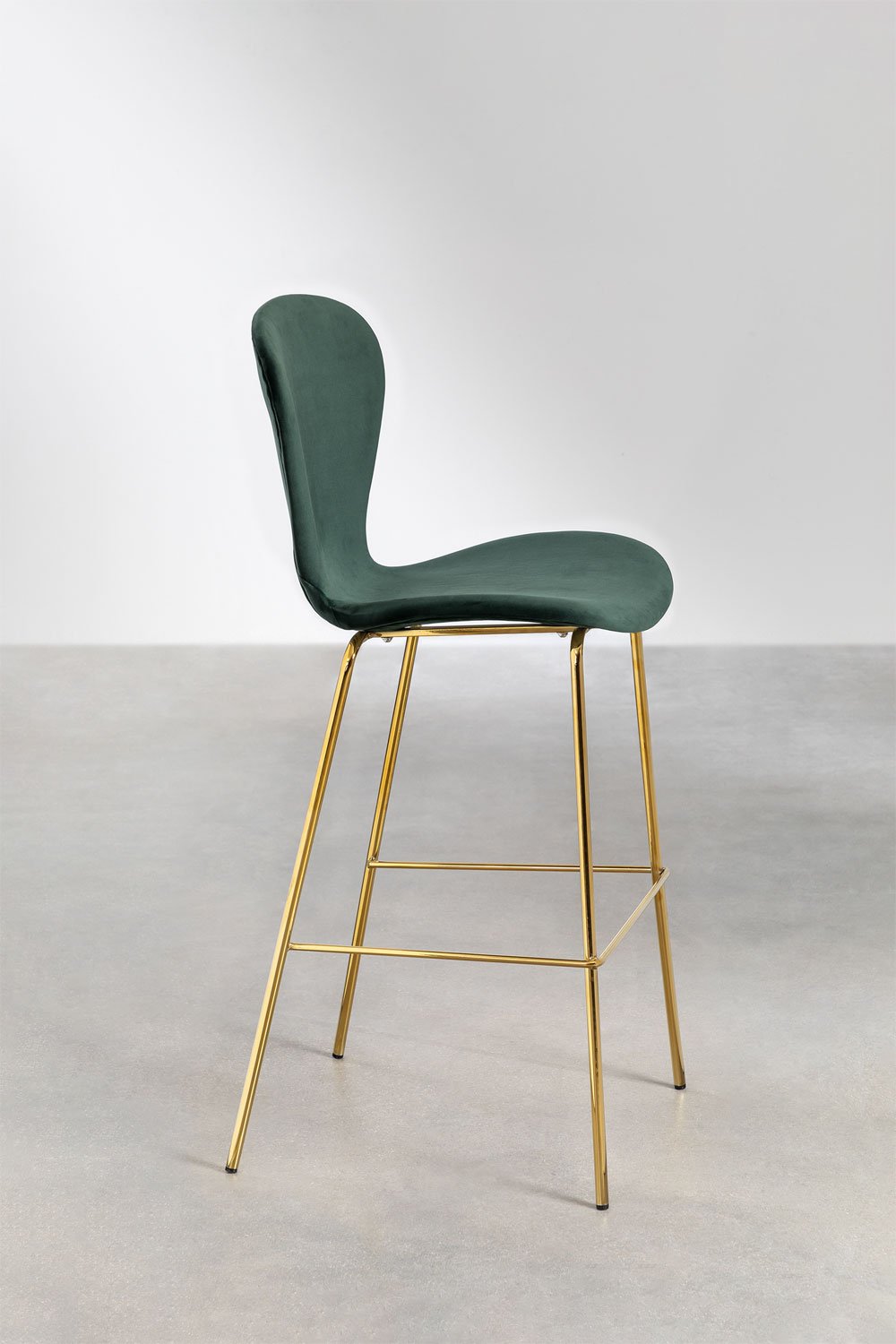 Pack de 2 taburetes altos 75 cm en terciopelo verde jungla y patas en hierro dorado Uit, imagen de galería 2