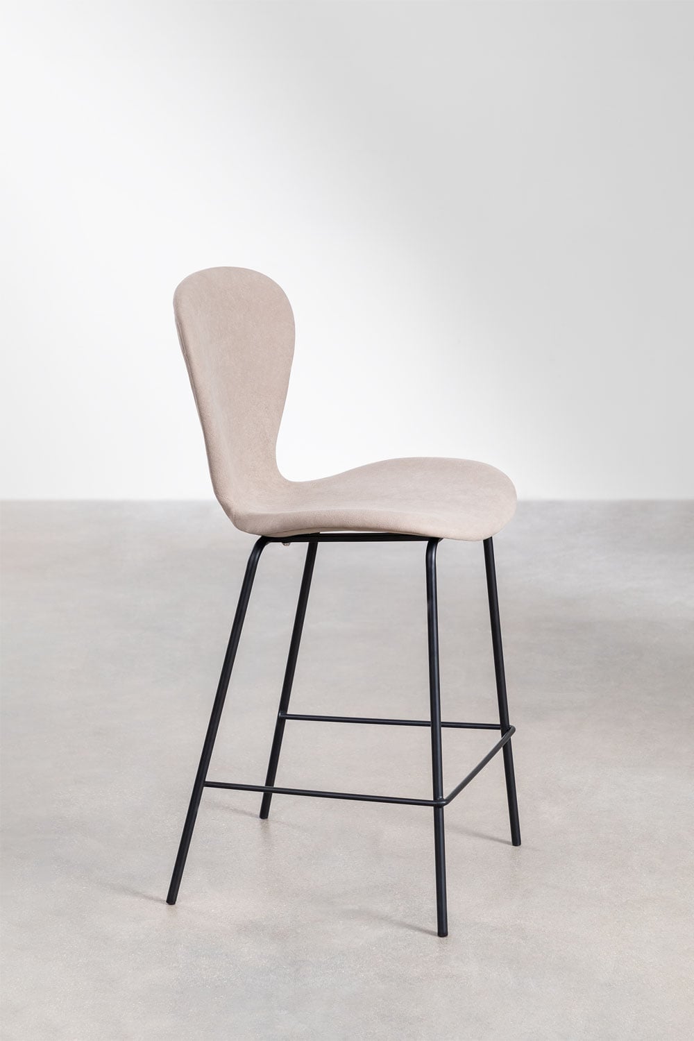 Pack de 2 taburetes altos 65 cm en tela marrón nude claro y patas en hierro negro Uit, imagen de galer&iacute;a 2