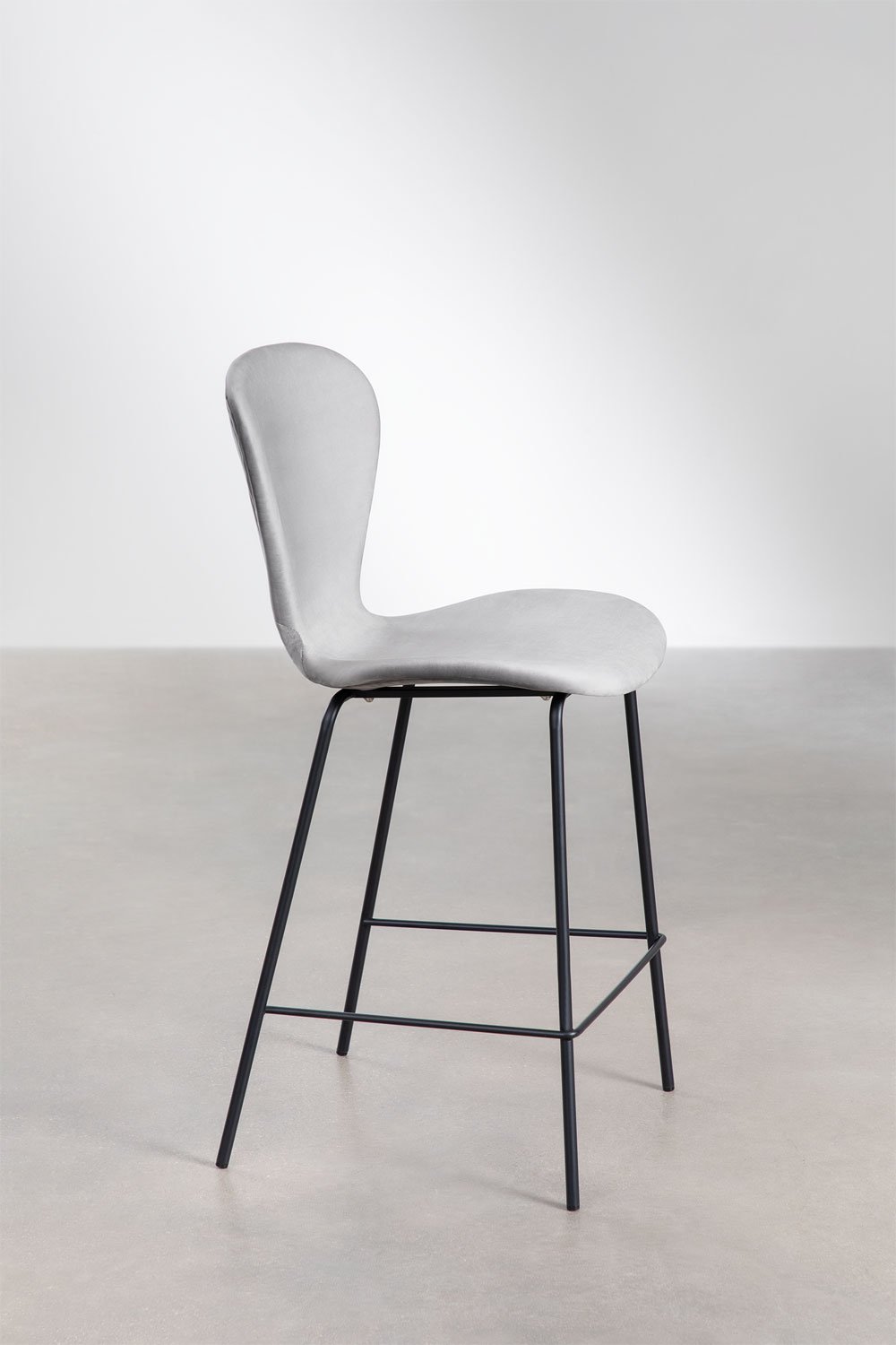 Pack de 4 taburetes altos 65 cm en tercipelo gris claro y patas en hierro negro Uit, imagen de galería 2