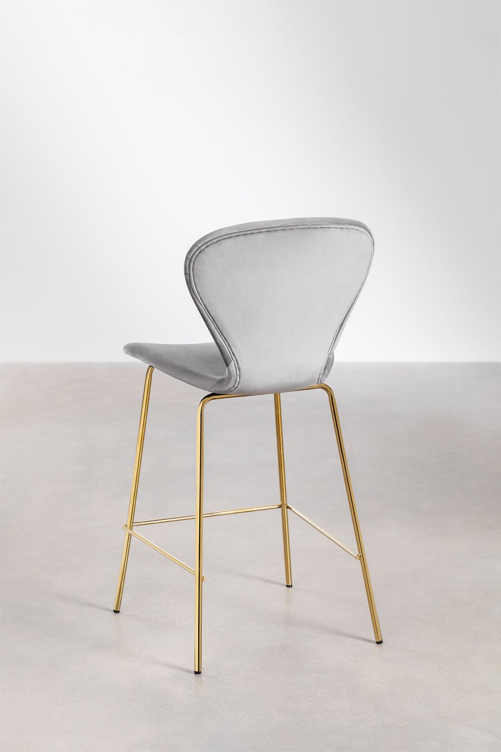 Pack de 4 taburetes altos 65 cm en tercipelo gris claro y patas en hierro dorado Uit, imagen de galer&iacute;a 3