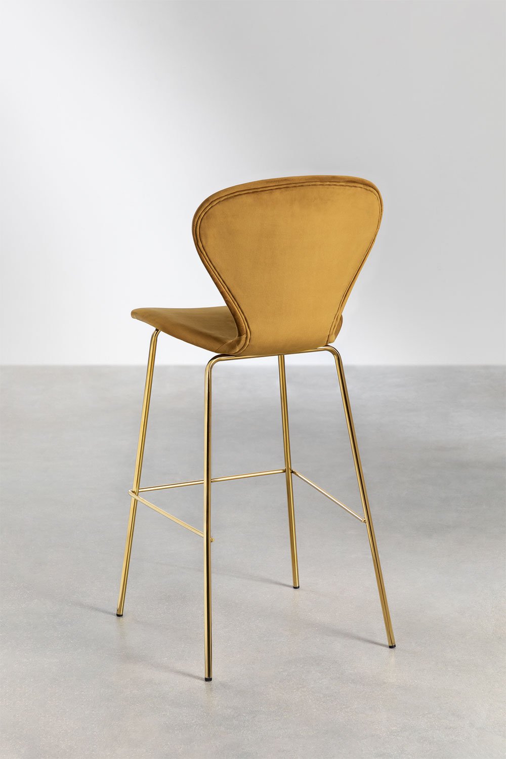 Pack de 4 taburetes altos 75 cm en terciopelo mostaza y patas en hierro dorado Uit, imagen de galer&iacute;a 3