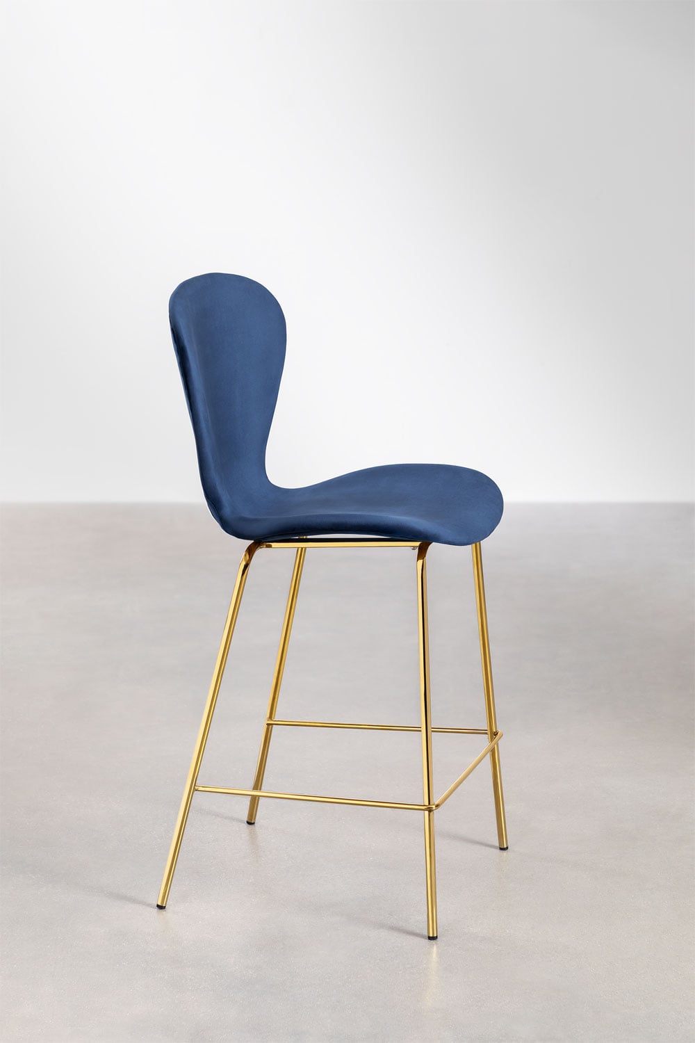 Pack de 4 taburetes altos 65 cm en terciopelo azul marino y patas en hierro dorado Uit, imagen de galer&iacute;a 2