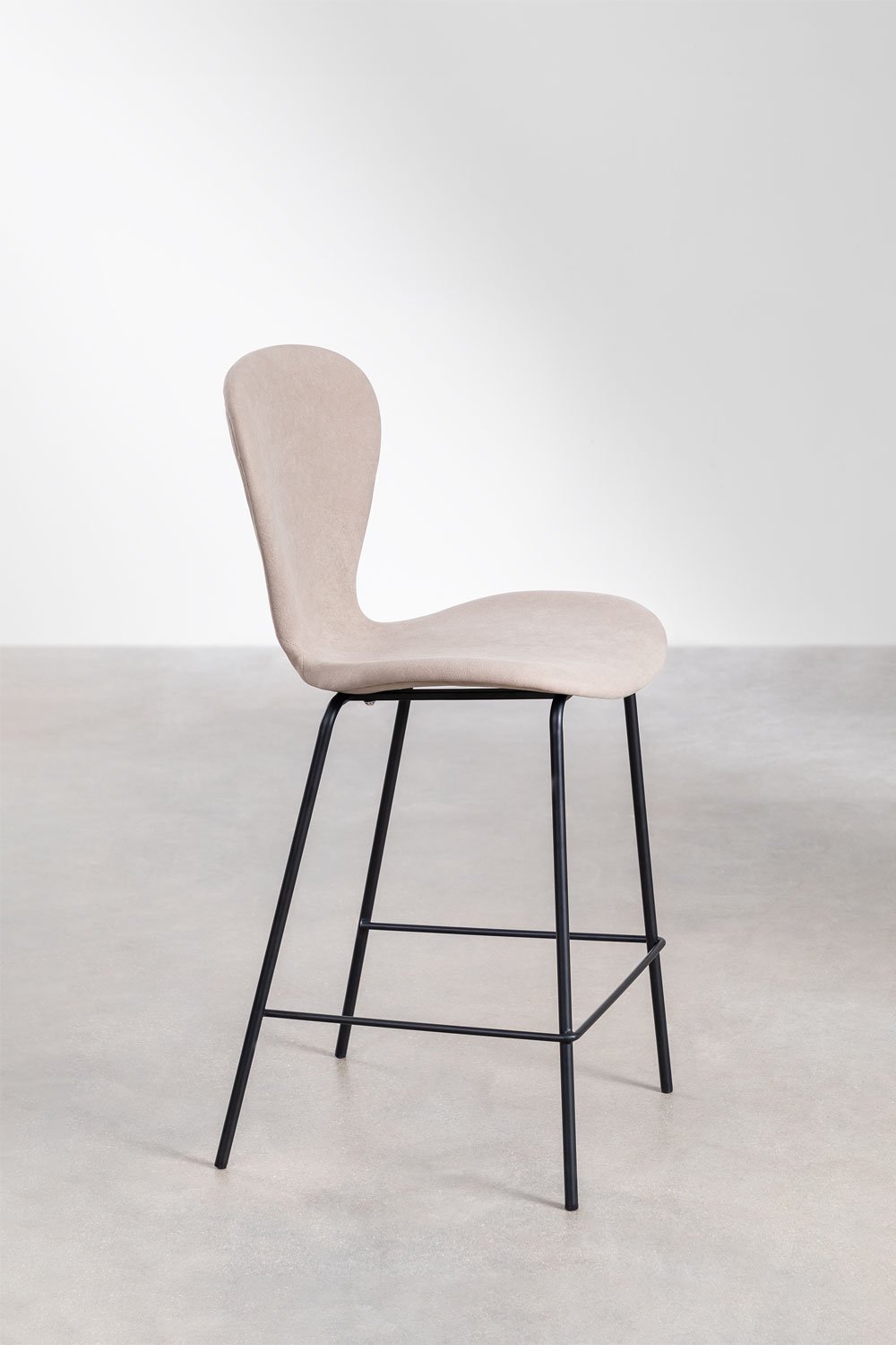 Pack de 4 taburetes altos 65 cm en tela marrón nude claro y patas en hierro negro Uit, imagen de galer&iacute;a 2