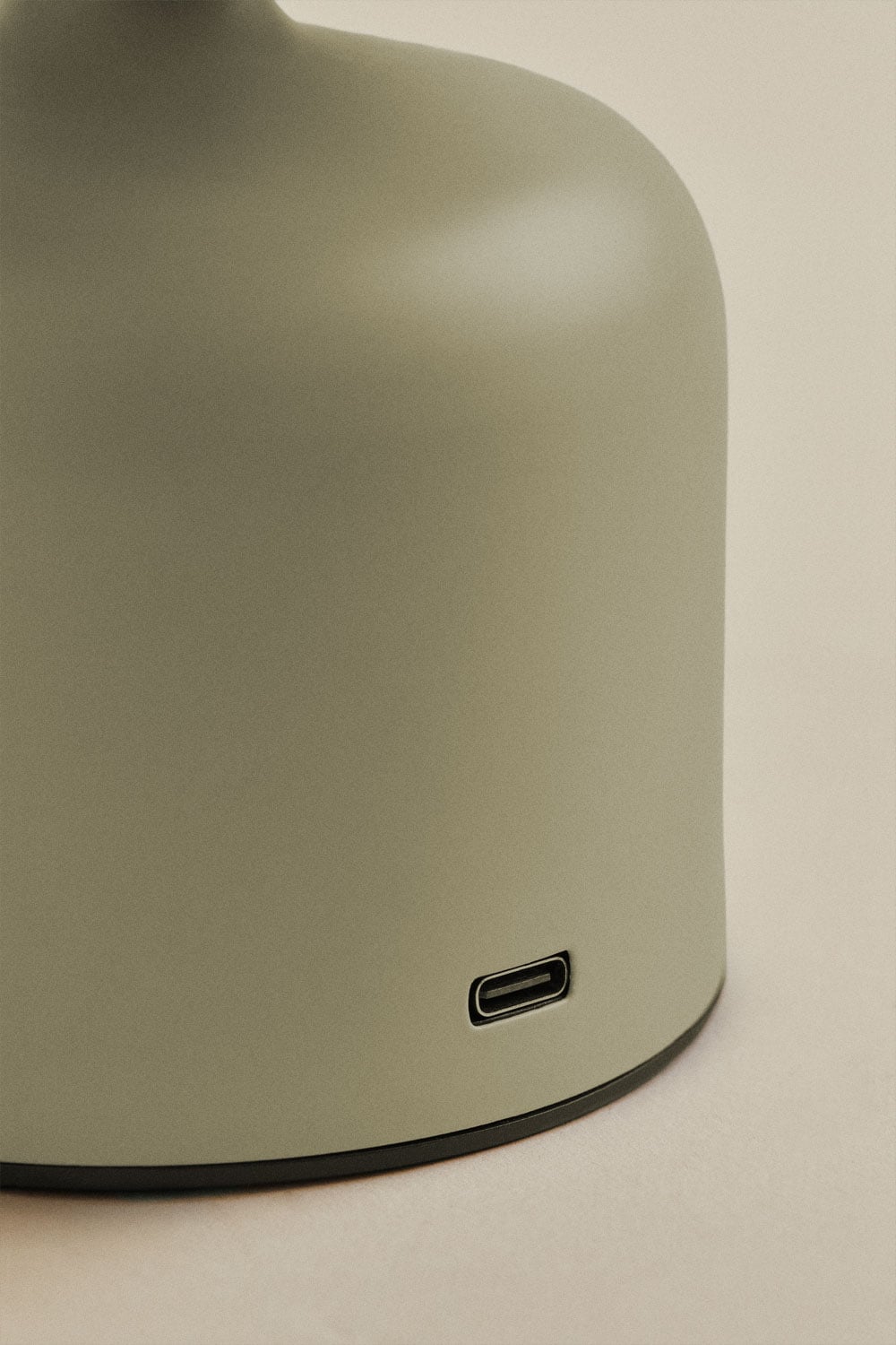 Lámpara de mesa LED inalámbrica en hierro Nantali, imagen de galer&iacute;a 6