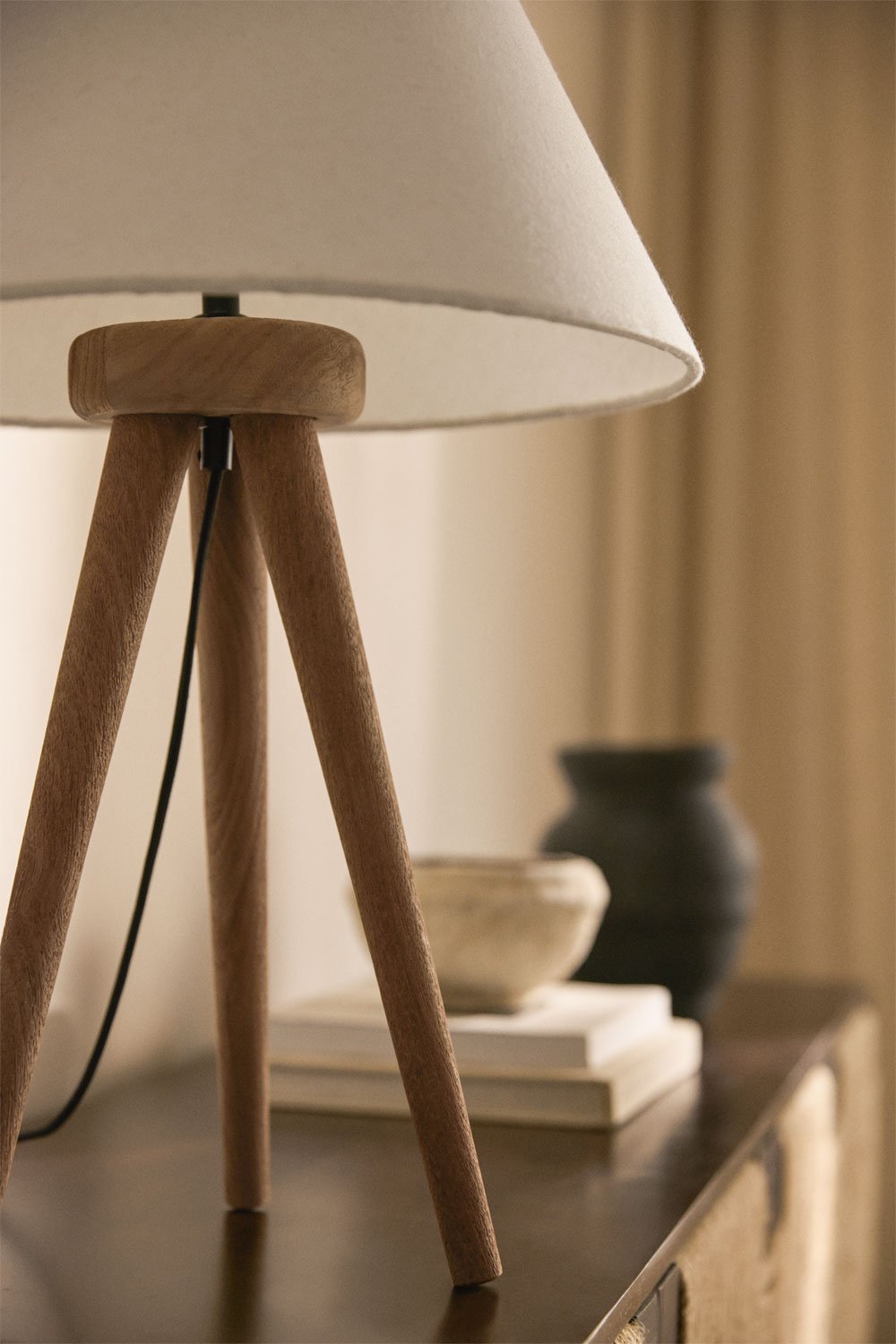 Lámpara de mesa en madera de mango Simona, imagen de galer&iacute;a 2