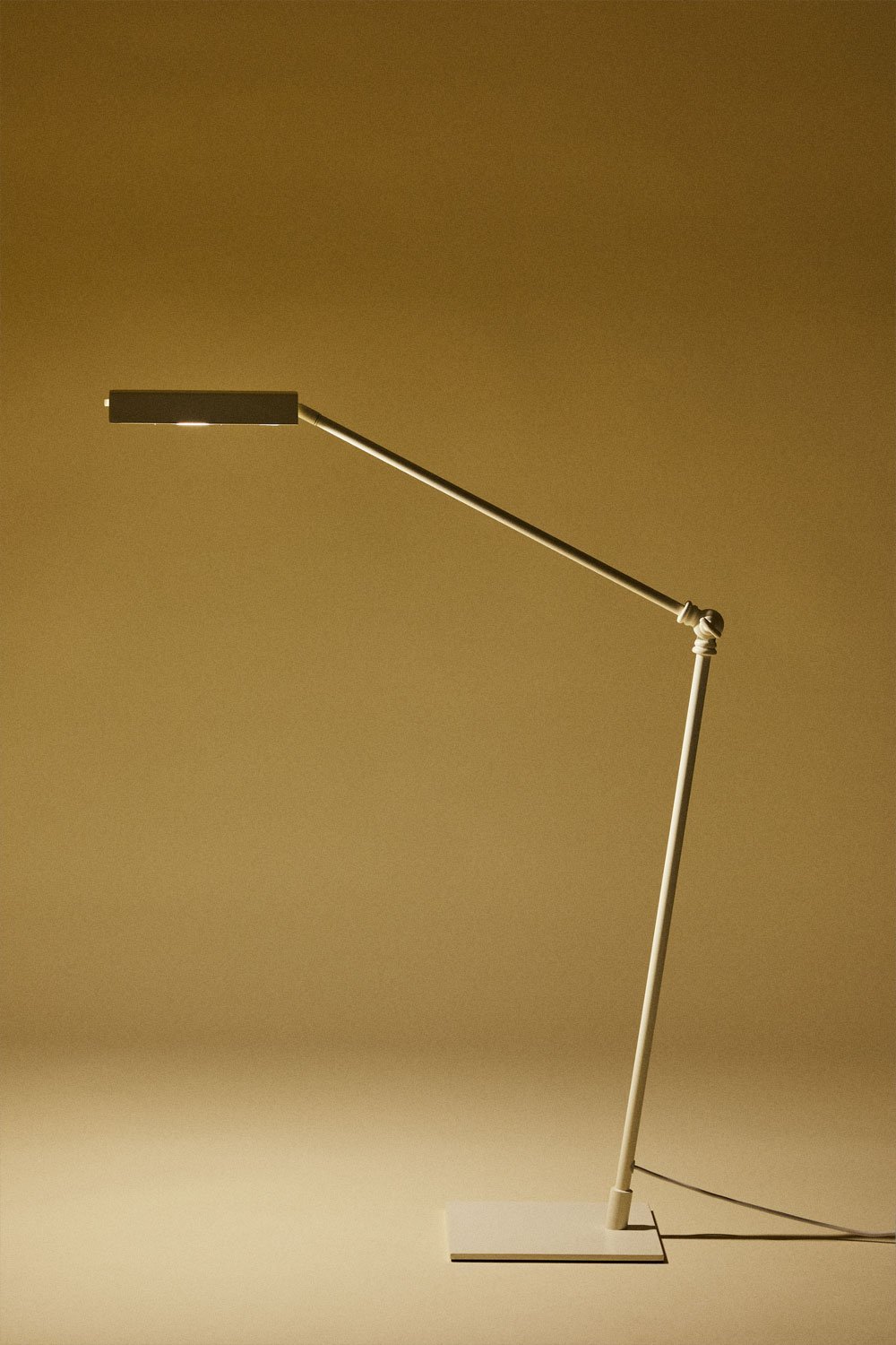 Lámpara de mesa LED en hierro Valtyn, imagen de galer&iacute;a 3