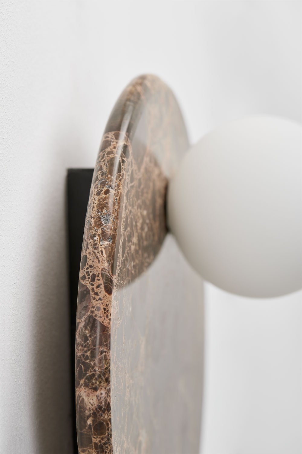 Aplique de pared en mármol con bola de cristal Conrad, imagen de galería 5