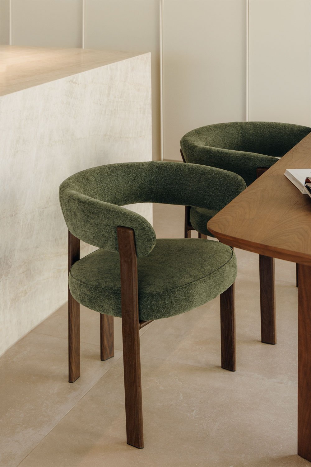 Silla de comedor con reposabrazos tapizada y en hierro Jolie, imagen de galería 1