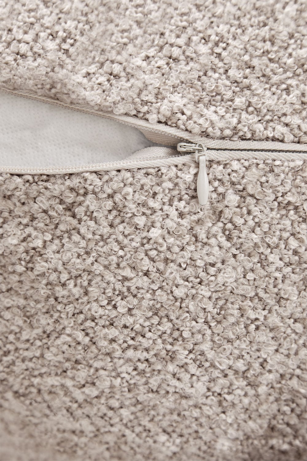 Sillón tapizado Shirina, imagen de galer&iacute;a 8