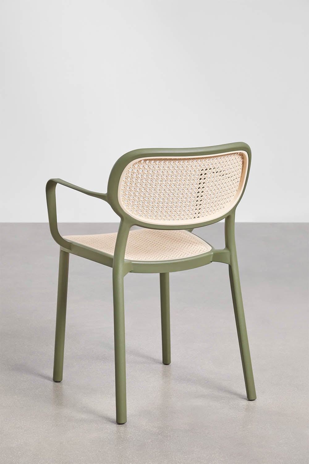 Pack de 2 sillas de comedor apilables con reposabrazos en polipropileno Omara  , imagen de galer&iacute;a 3