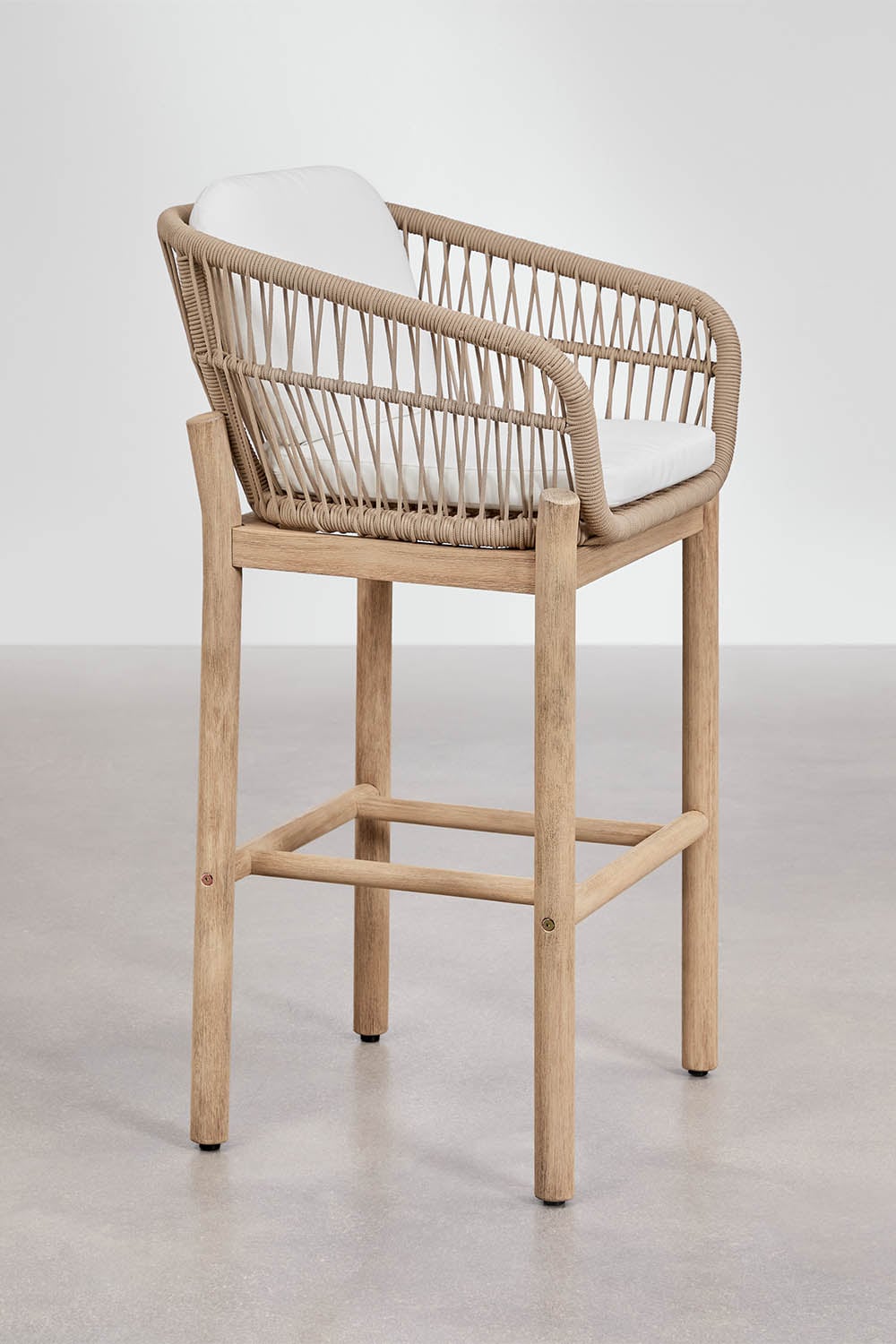 Taburete alto de jardín en madera de acacia y cuerda trenzada Karvia, imagen de galer&iacute;a 2