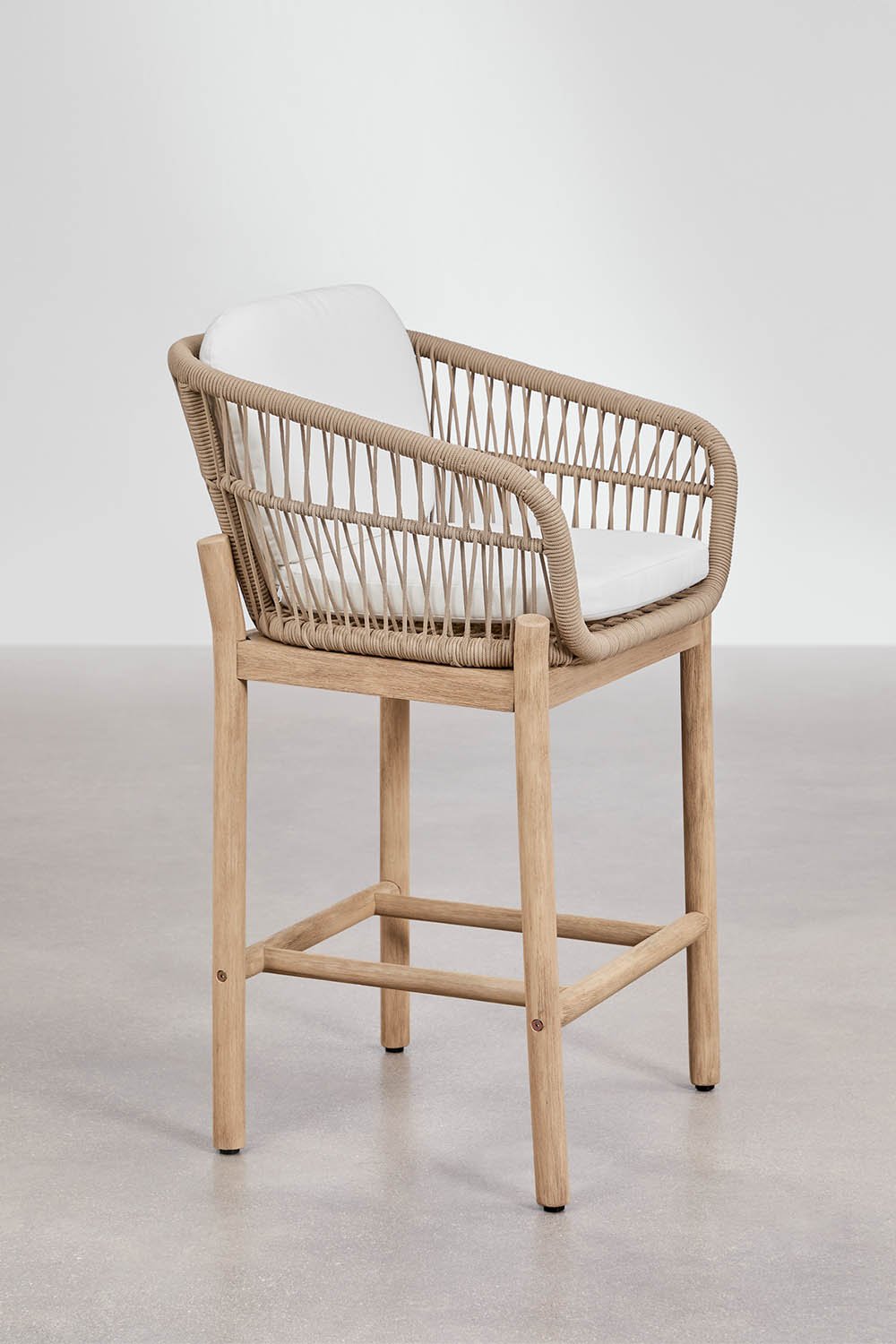 Taburete alto en madera de acacia Karvia, imagen de galer&iacute;a 2