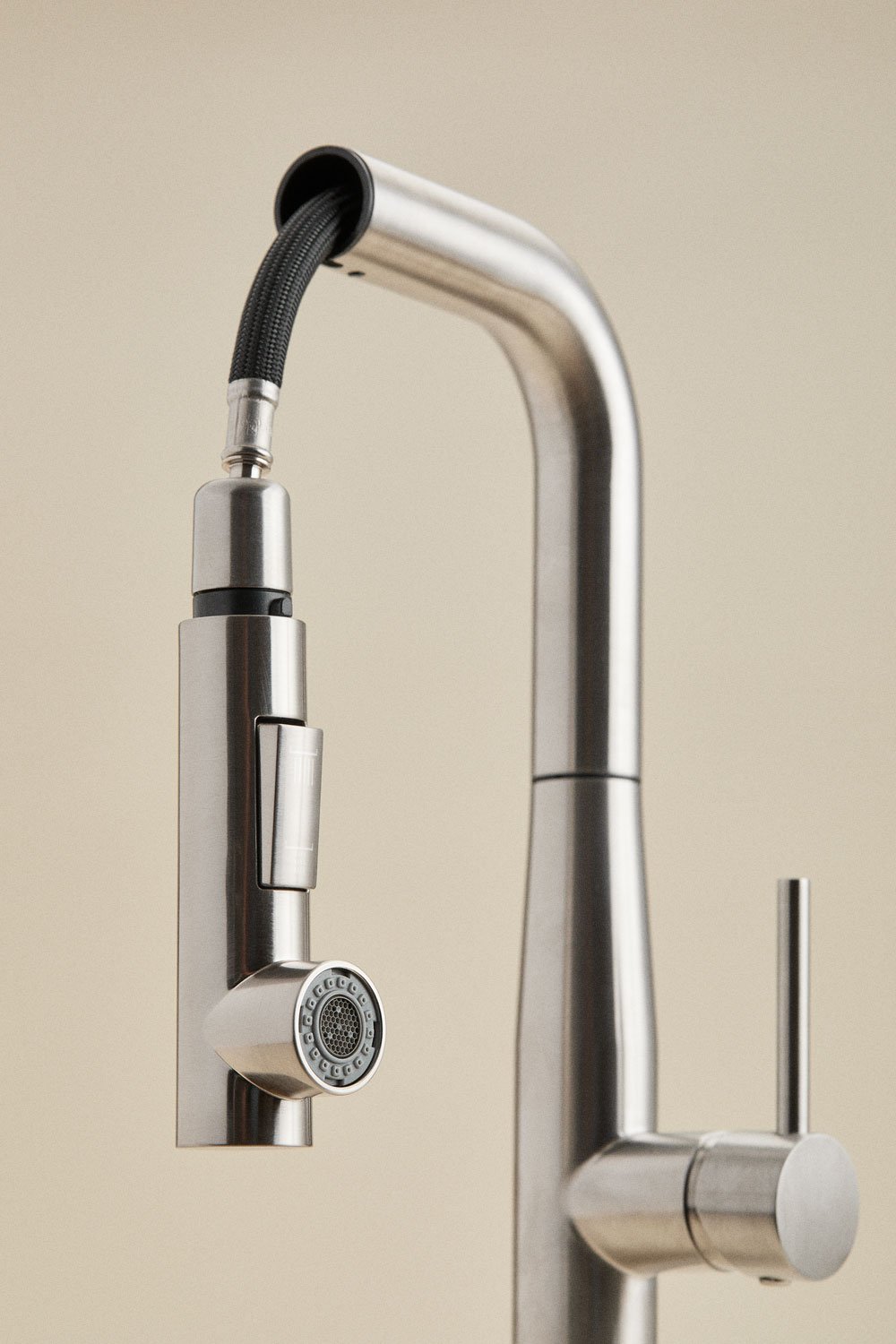 Grifo de exterior para cocina con caño alto extraíble en acero inoxidable Olyt, imagen de galer&iacute;a 3