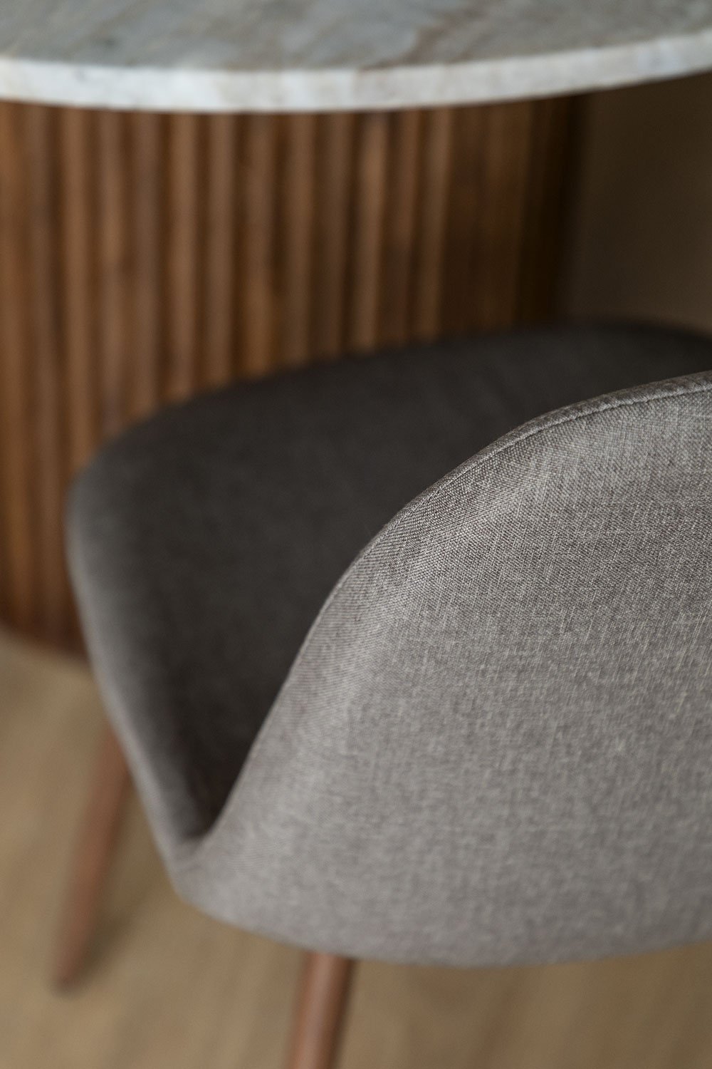 Silla de comedor tapizada Glamm, imagen de galería 2