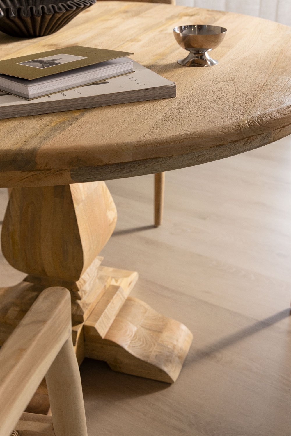 Mesa de comedor redonda en madera de mango Rusbby        , imagen de galería 2